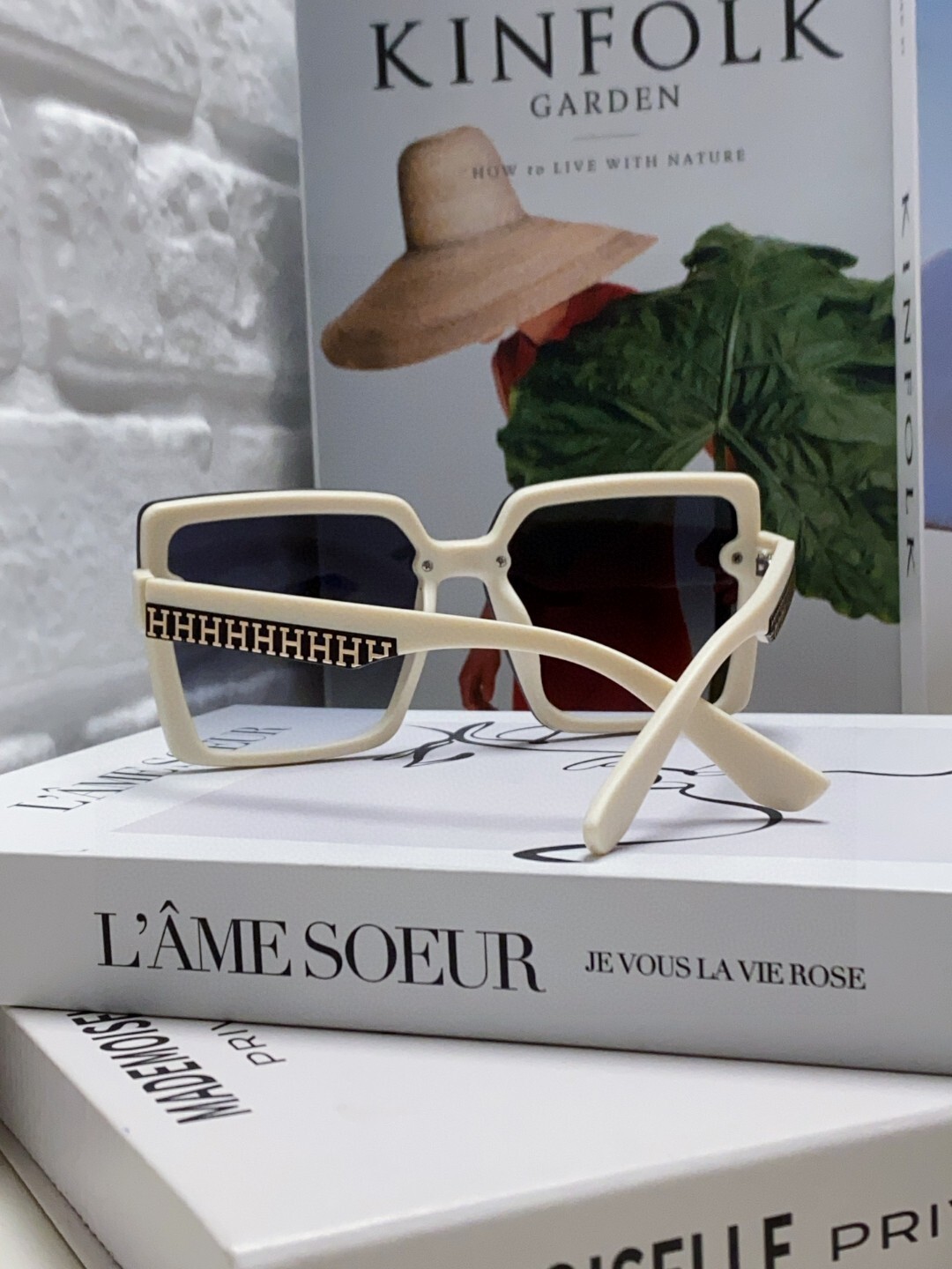 Women’s Luxury Oversized Square Sunglasses – Trendy Gradient Lenses