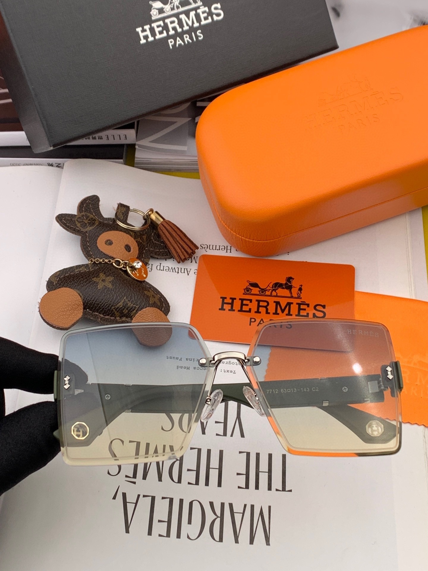 Oversized Square Sunglasses for Women Trendy Large Frame UV400