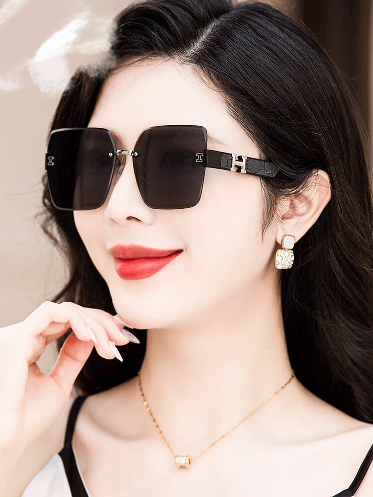 Hermes Square Black Sunglasses – Buckle Detail