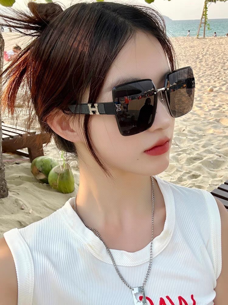 Luxury Women’s Oversized Square Rimless Sunglasses – UV Protection