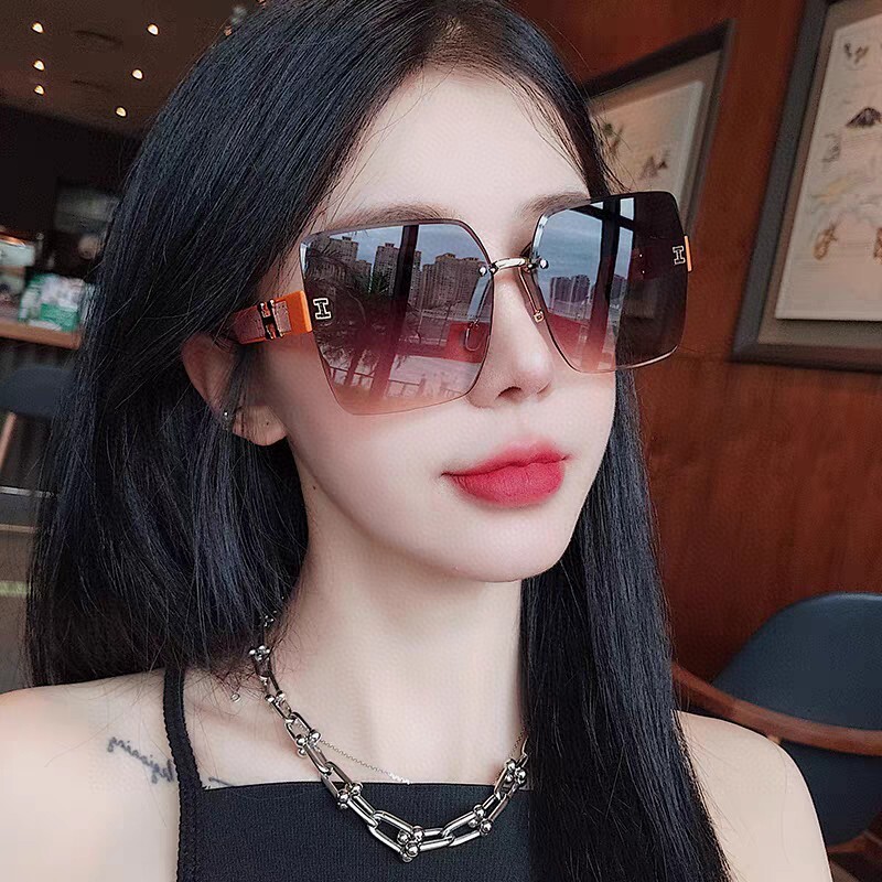 Chic Oversized Square Gradient Sunglasses for Women – UV Protection