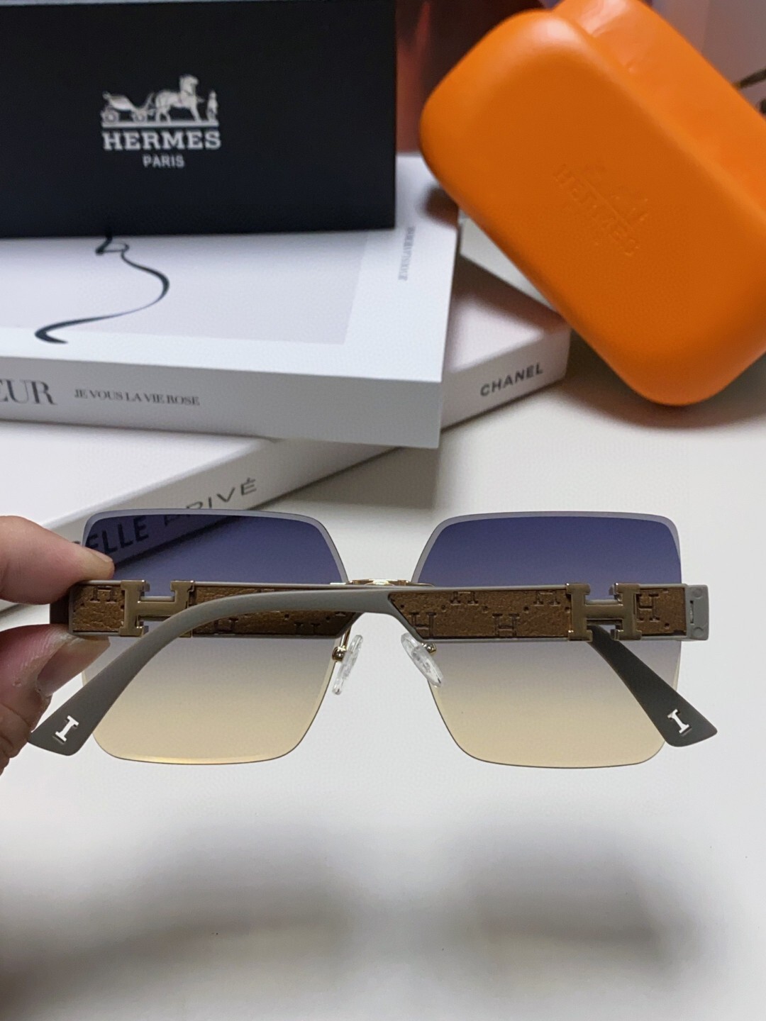 Luxury Oversized Square Rimless Sunglasses – UV400 Gradient Lenses