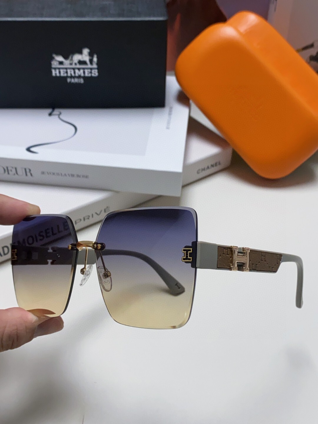 Luxury Oversized Square Rimless Sunglasses – UV400 Gradient Lenses