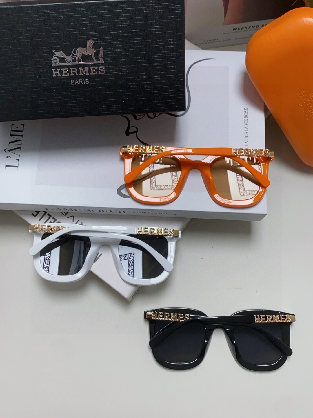 Trendy Women’s Oversized Square Sunglasses – Cream & Black Chic