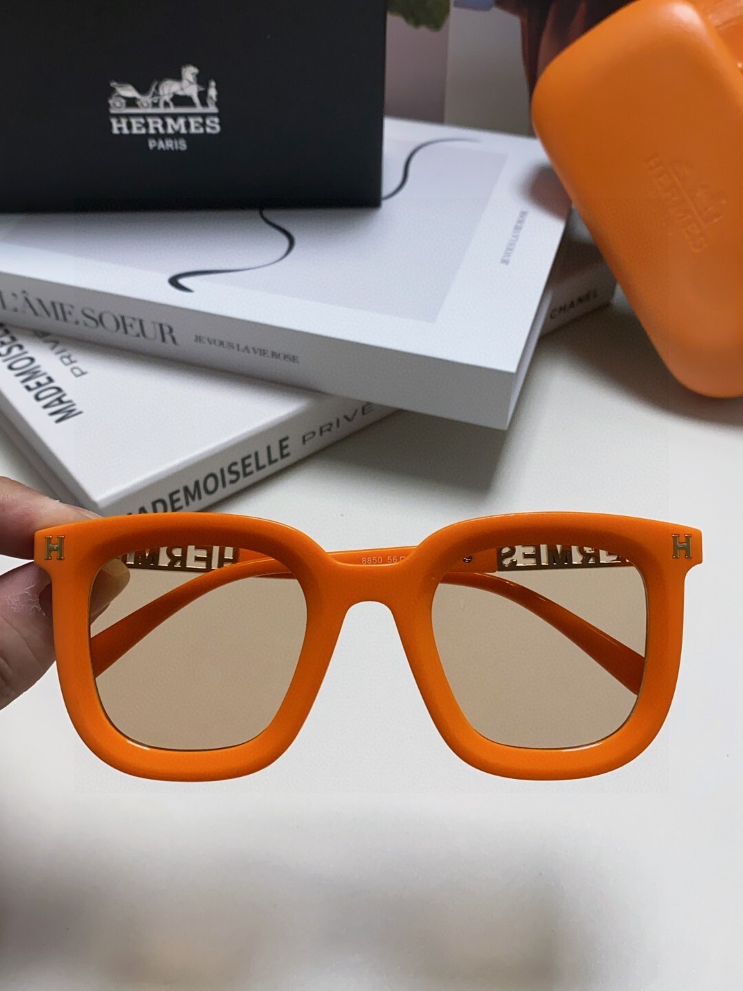Trendy Orange Oversized Square Sunglasses for Women – Chic UV400