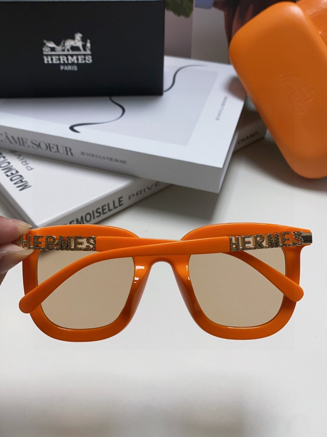 Trendy Orange Oversized Square Sunglasses for Women – Chic UV400