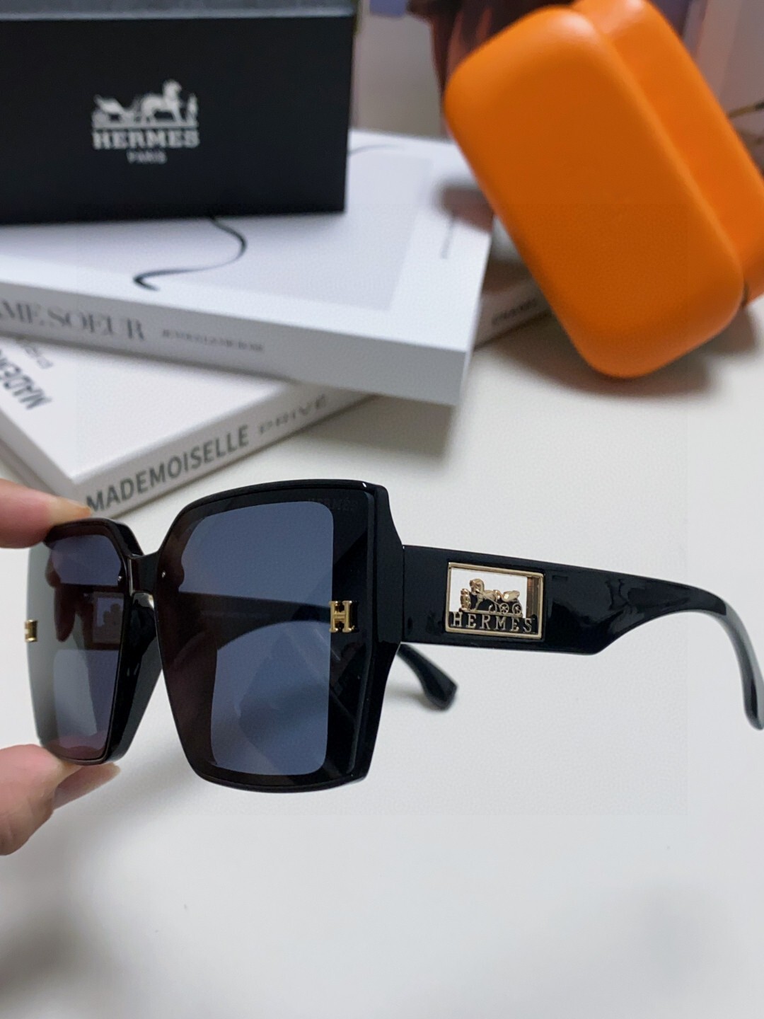 Luxury Oversized Square Sunglasses with Gold H Logo for Women