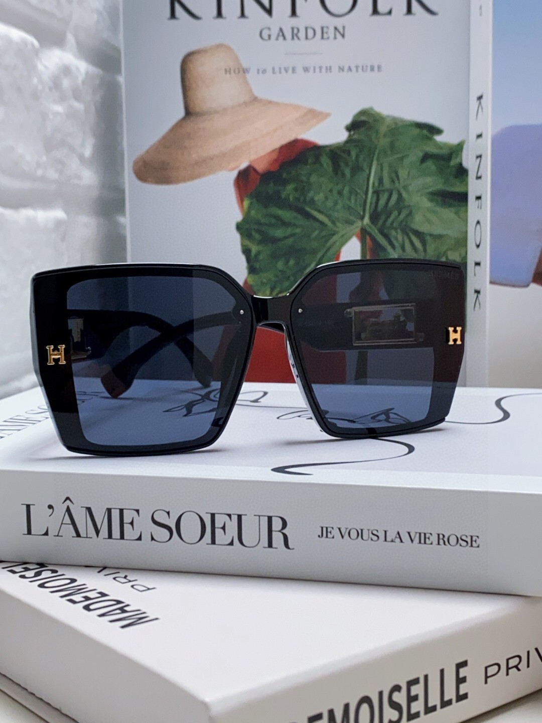 Luxury Oversized Square Sunglasses with Gold H Logo for Women