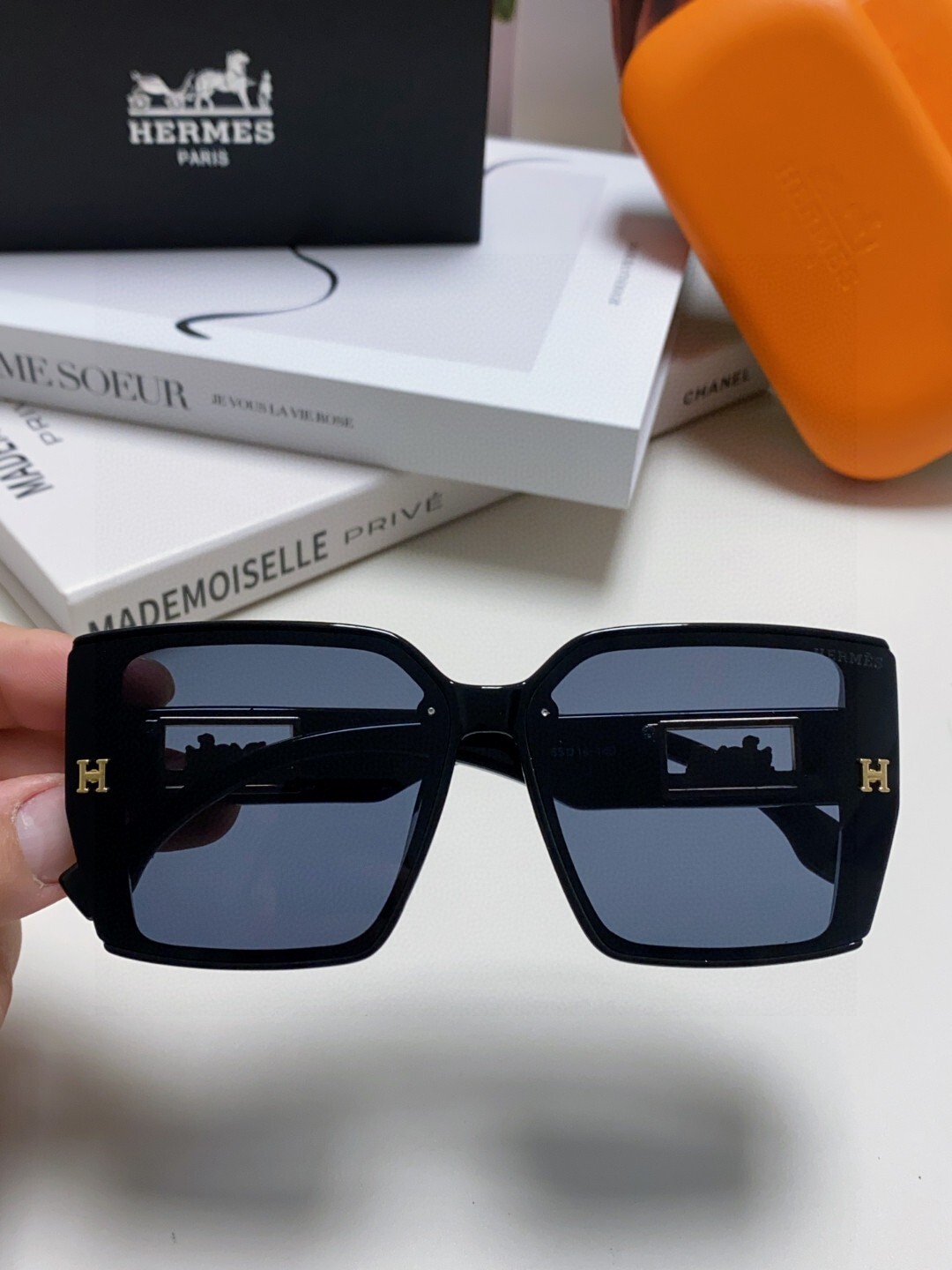 Luxury Oversized Square Sunglasses with Gold H Logo for Women