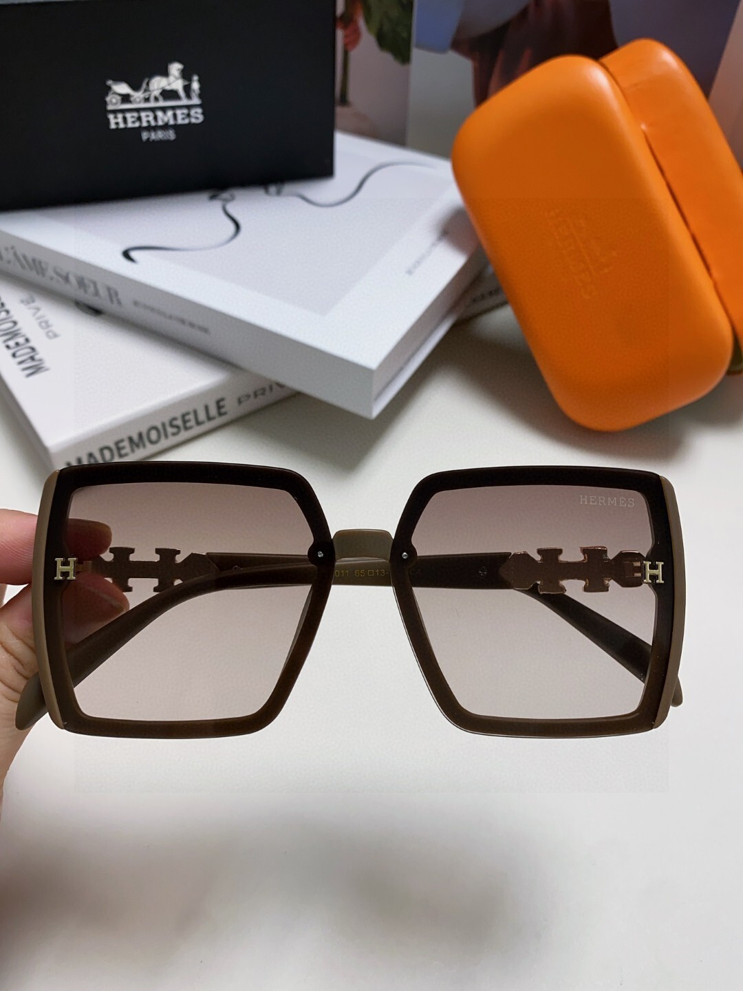 Luxury Square Oversized Sunglasses for Women – Elegant Gradient