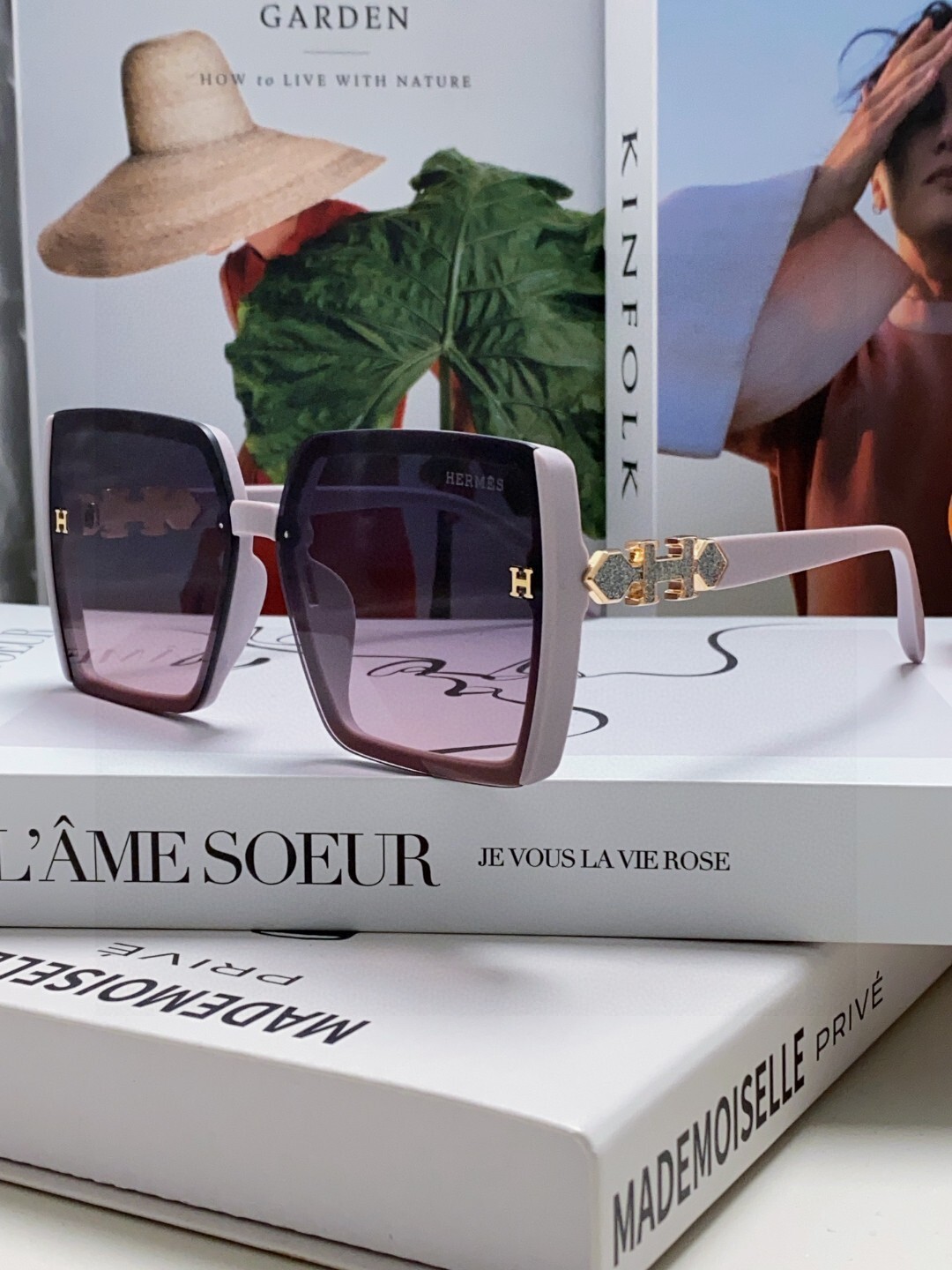 Luxury Women’s Oversized Square Sunglasses – Pink Gradient Eyewear