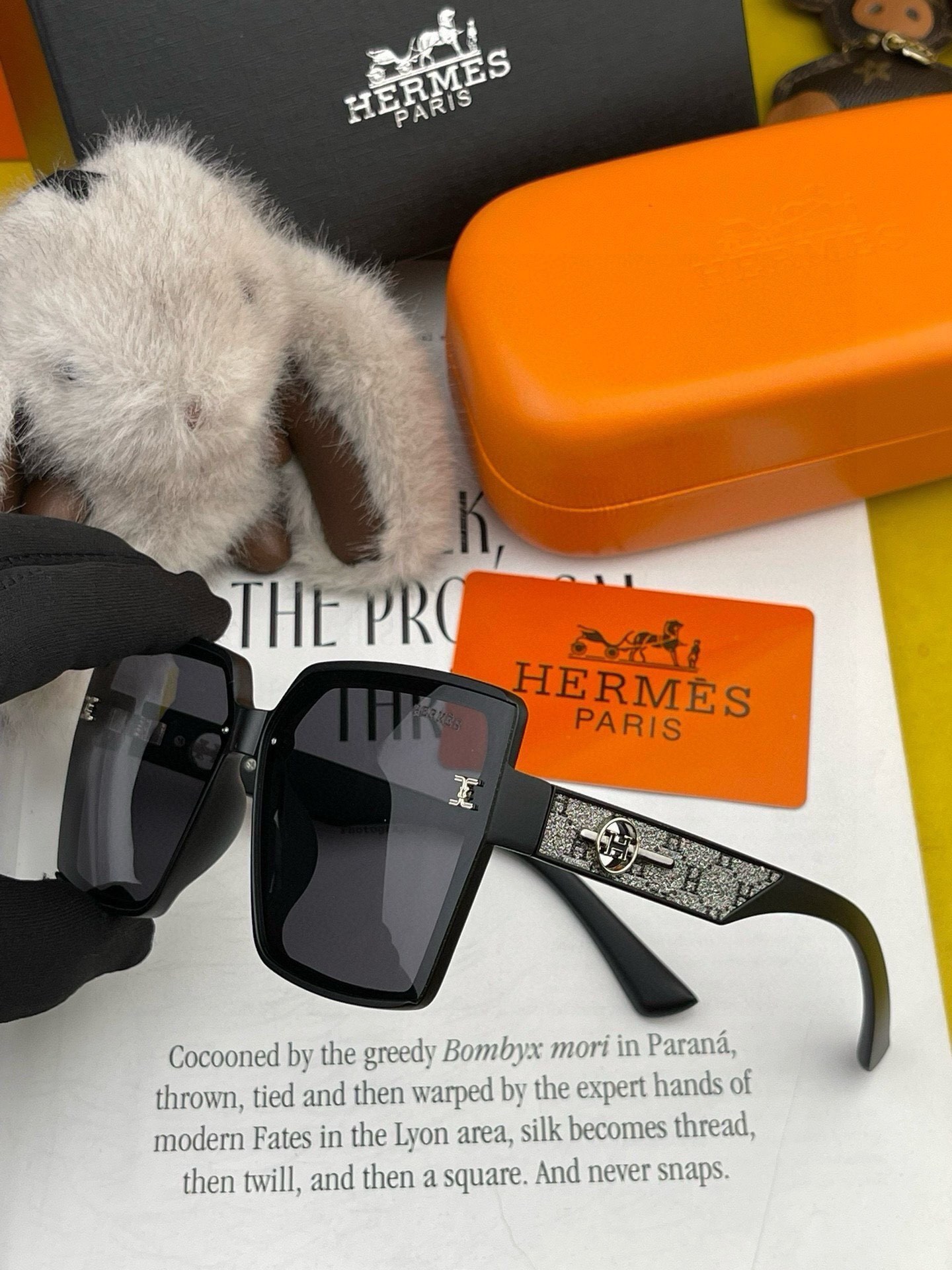 Luxury Women’s Oversized Square Sunglasses – Designer Ornate Temples