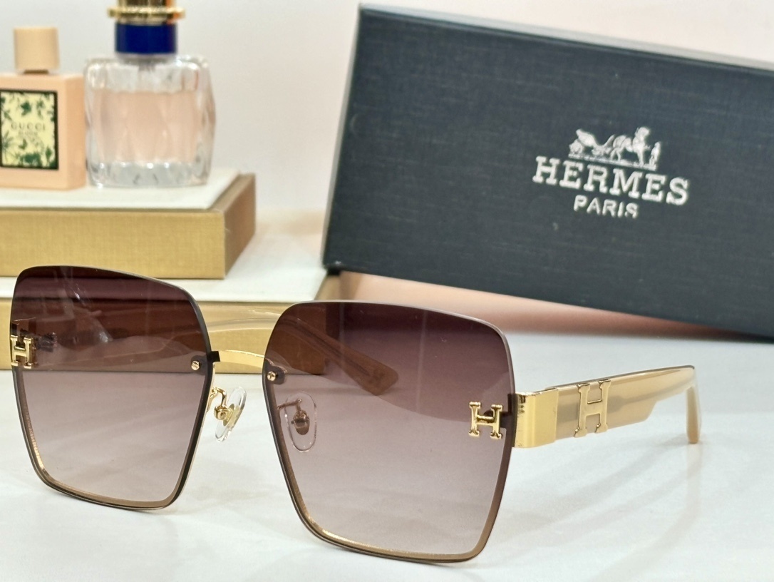 Hermes Luxury Women’s Oversized Square Sunglasses – Brown Gradient
