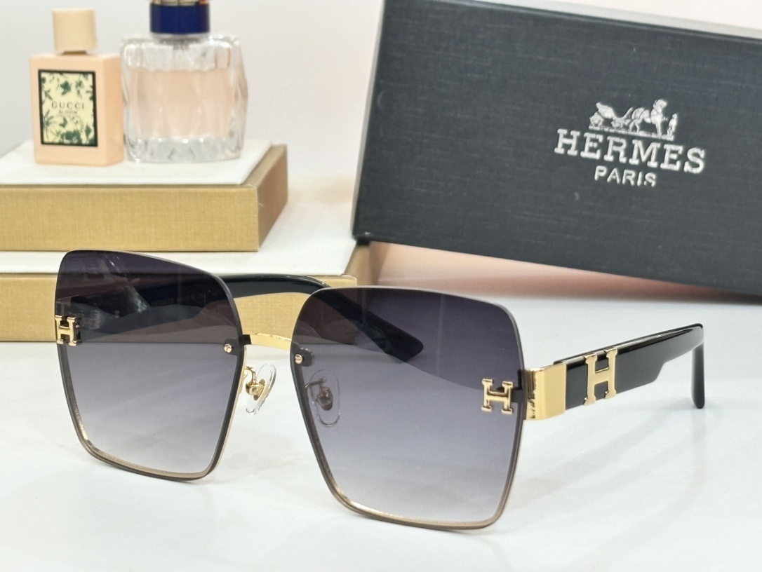 Hermes Luxury Women’s Oversized Square Sunglasses – Brown Gradient