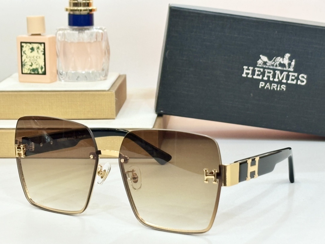 Hermes Luxury Women’s Oversized Square Sunglasses – Brown Gradient