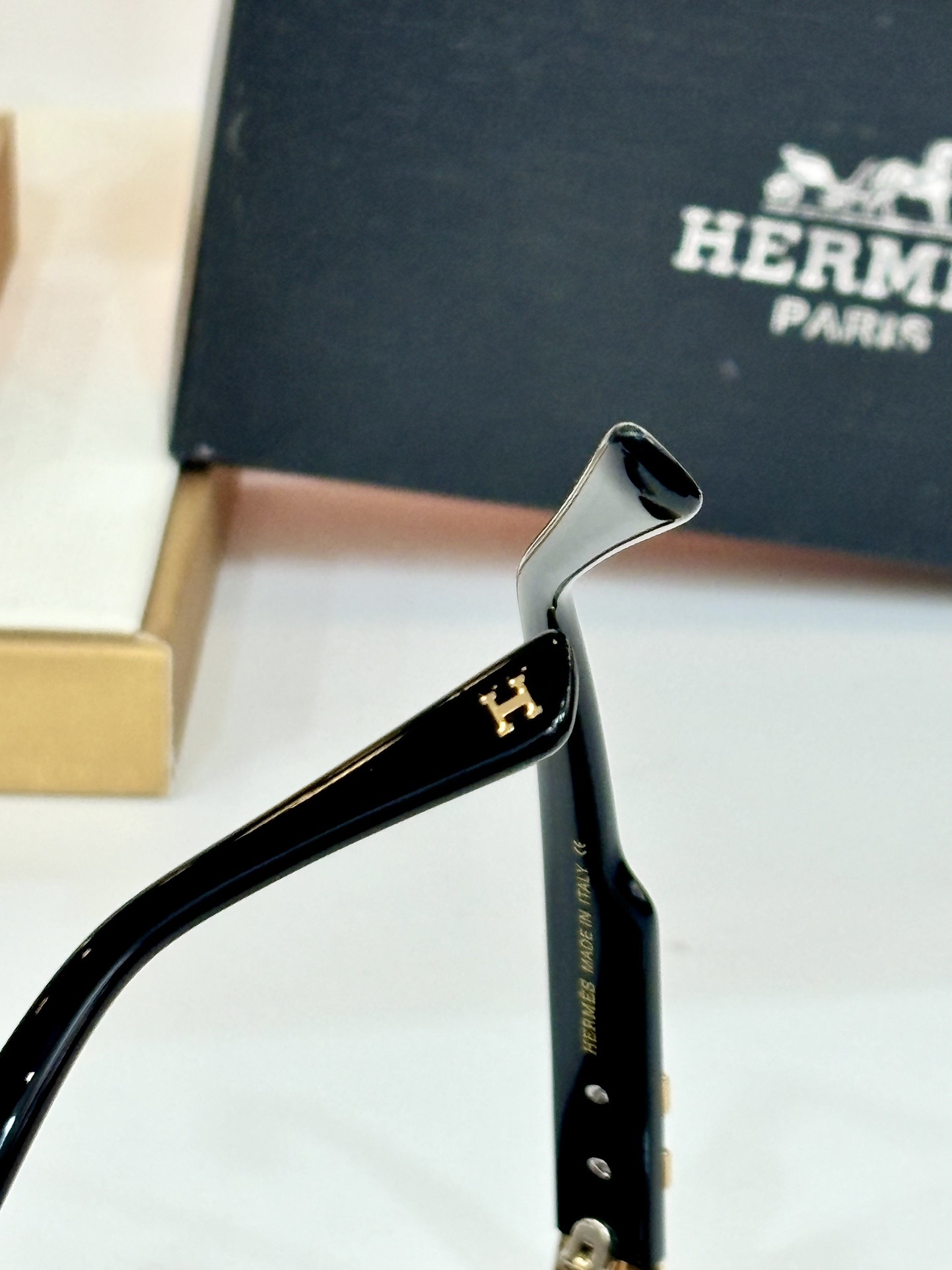 Hermes Luxury Women’s Oversized Square Sunglasses – Brown Gradient