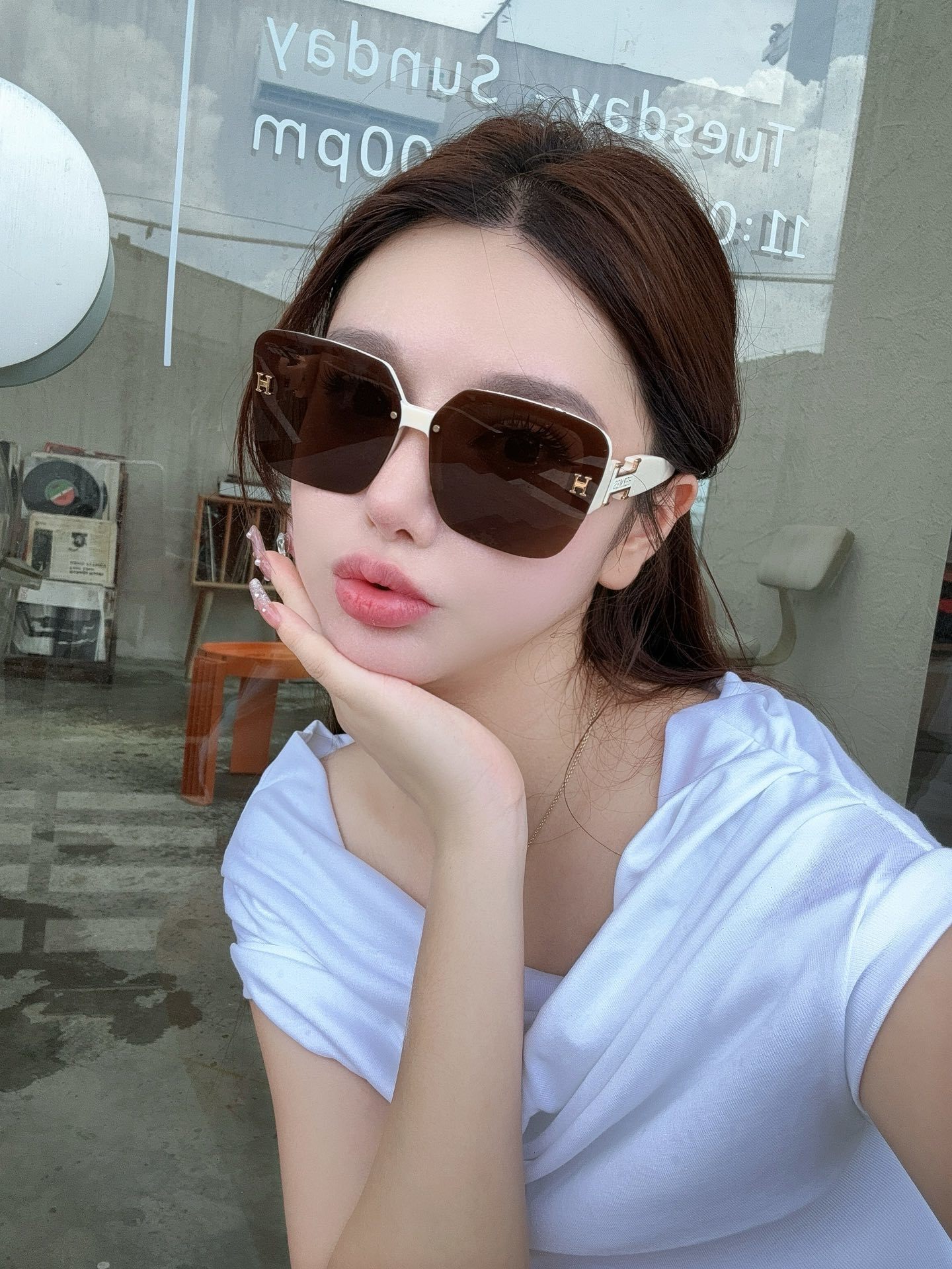 Luxury H-Logo Oversized Sunglasses for Women – Trendy Orange Frame