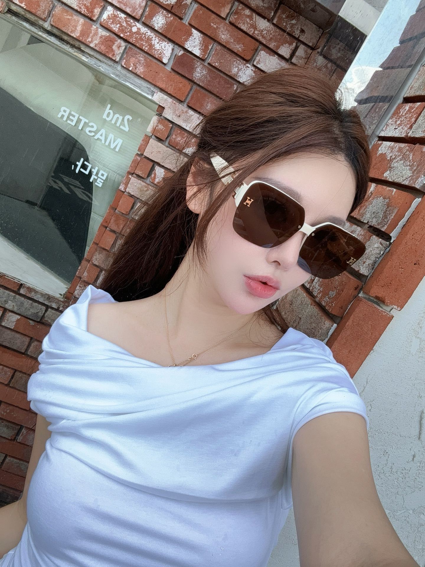 Luxury H-Logo Oversized Sunglasses for Women – Trendy Orange Frame