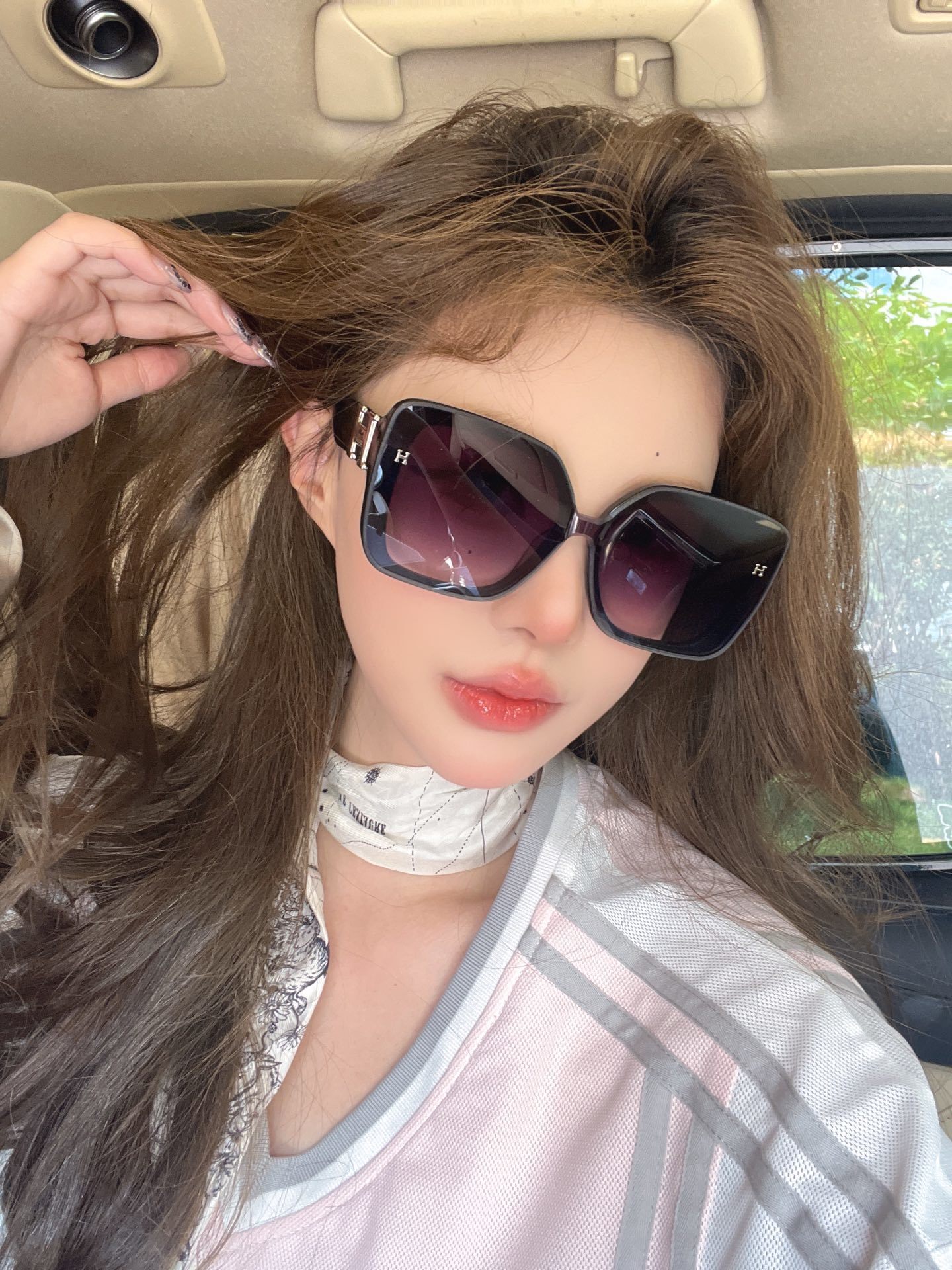 Luxury Women’s Oversized Square Sunglasses – Trendy Black Frames