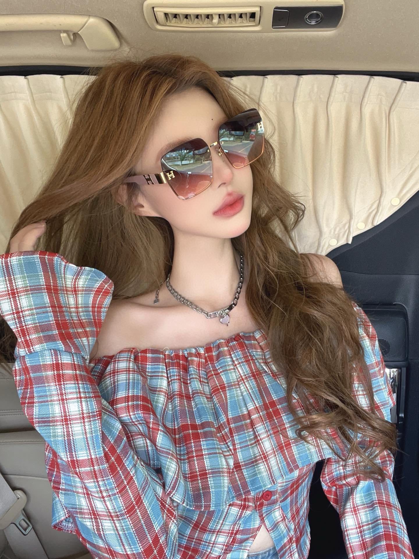 Luxury Women’s Oversized Square Sunglasses with Gradient Lenses