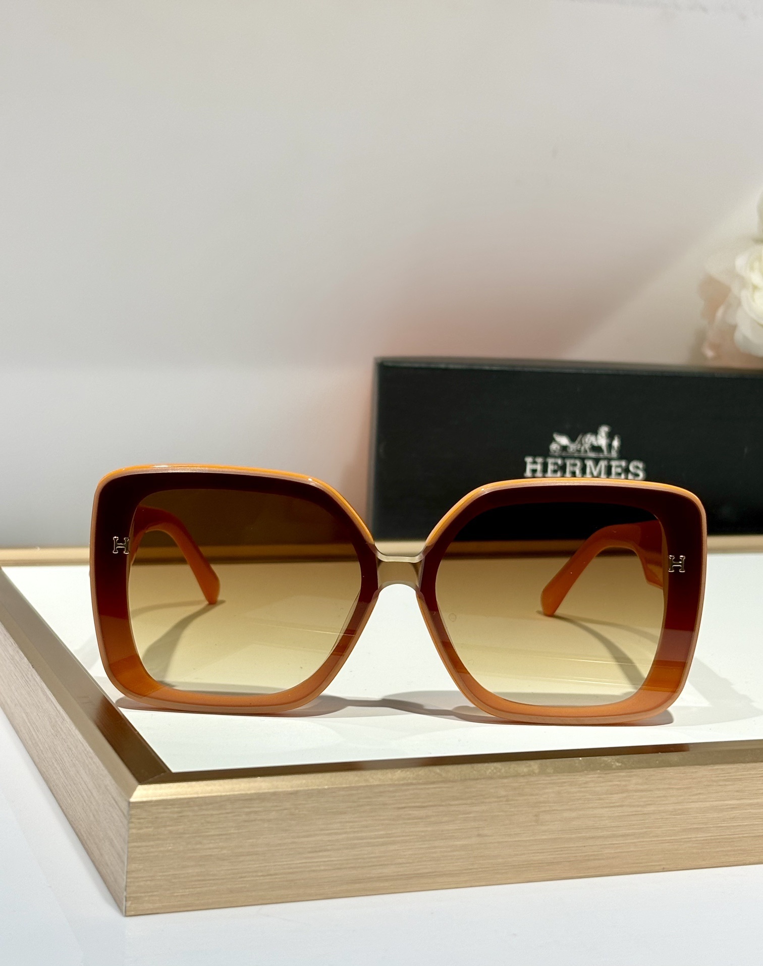 Luxury Oversized Square Sunglasses – Vibrant Orange Frame
