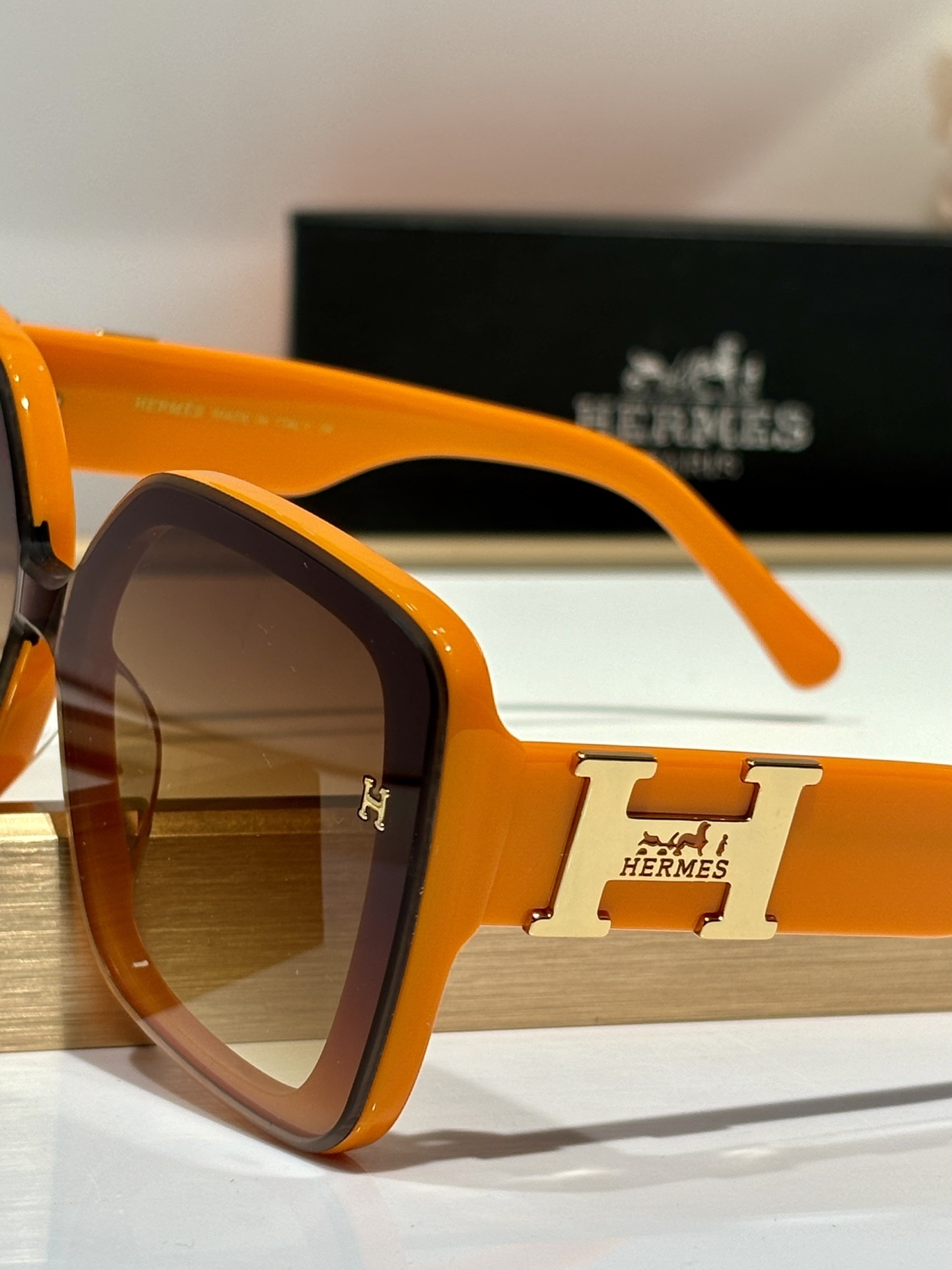 Luxury Oversized Square Sunglasses – Vibrant Orange Frame