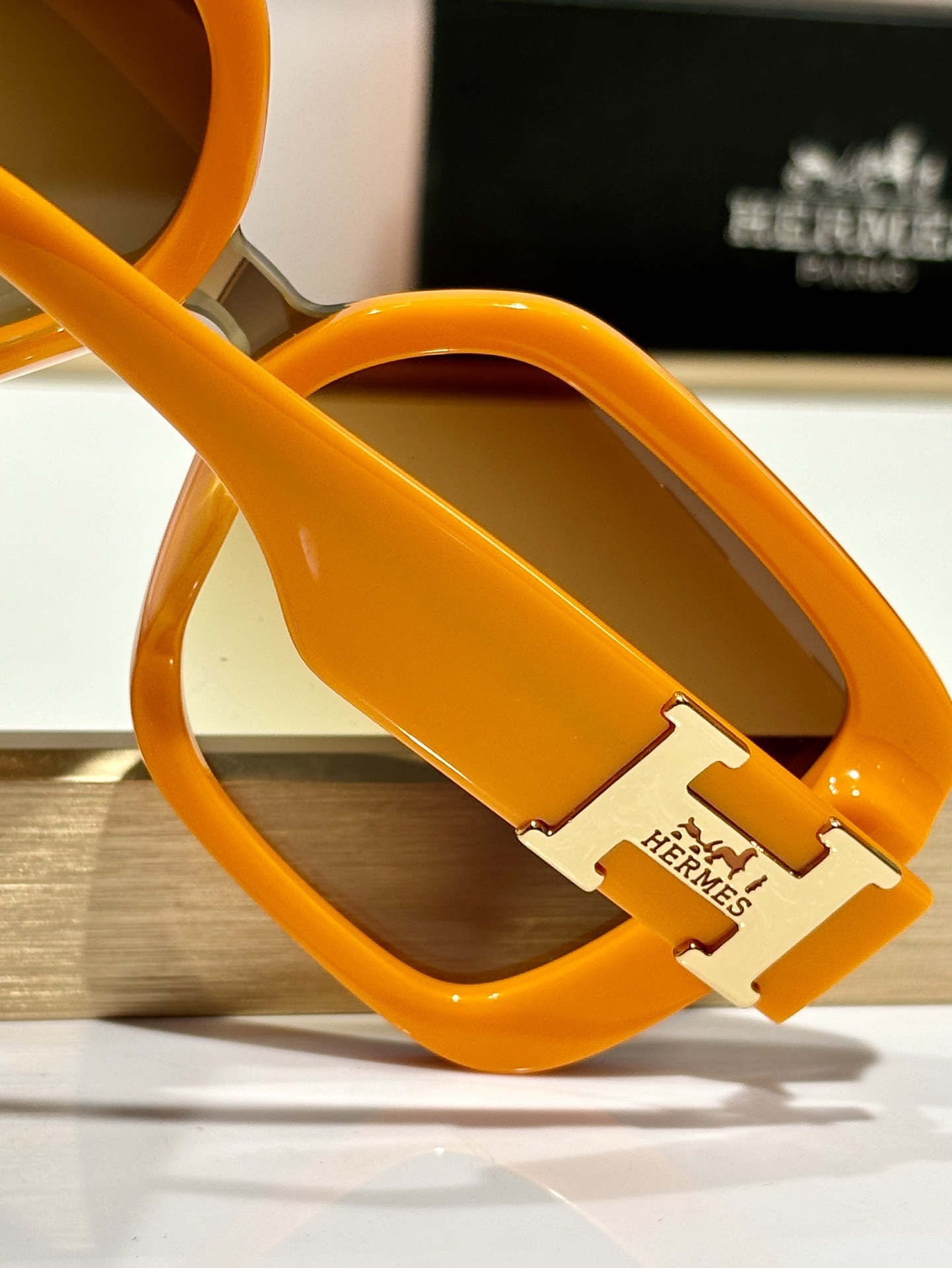 Luxury Oversized Square Sunglasses – Vibrant Orange Frame