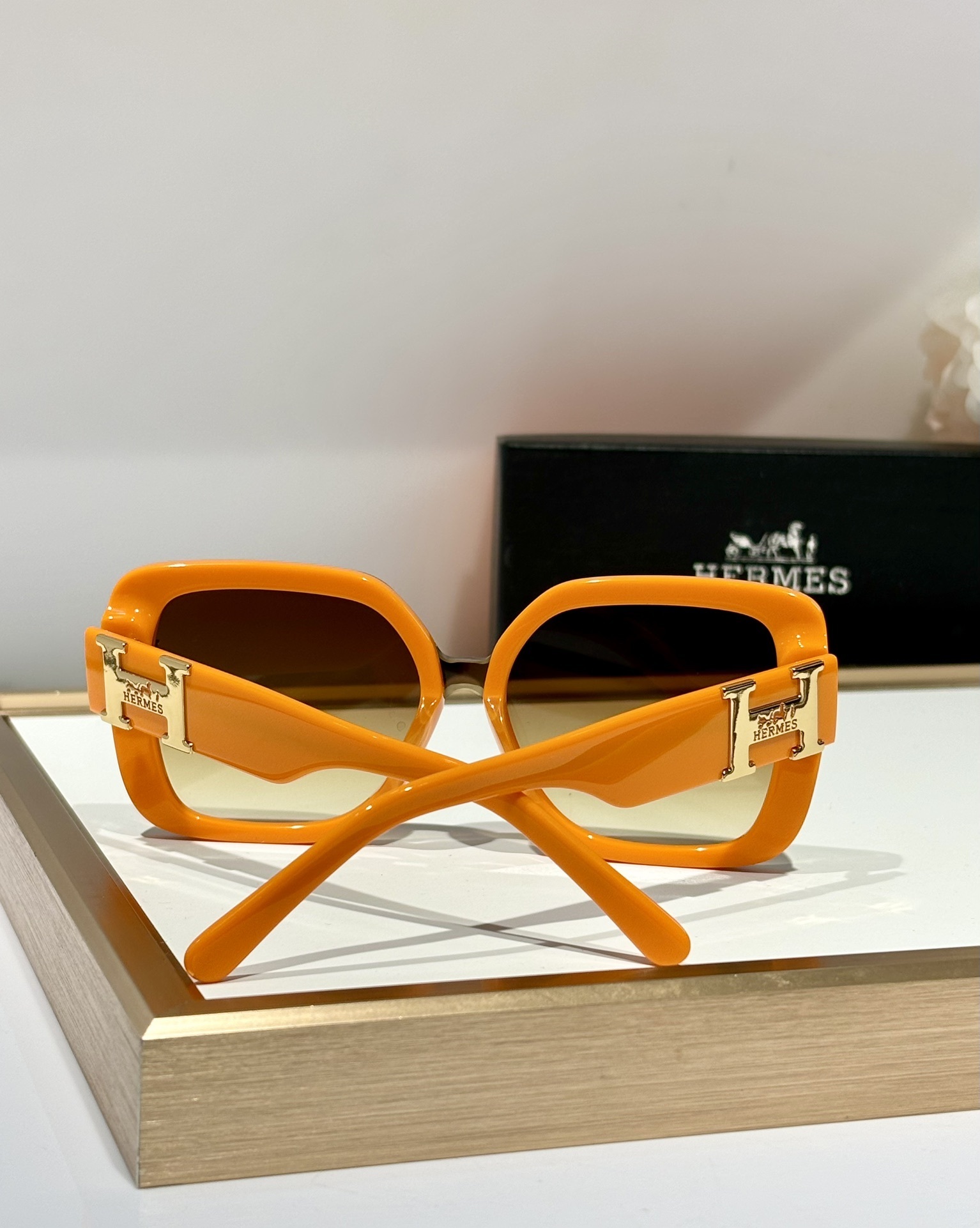 Luxury Oversized Square Sunglasses – Vibrant Orange Frame