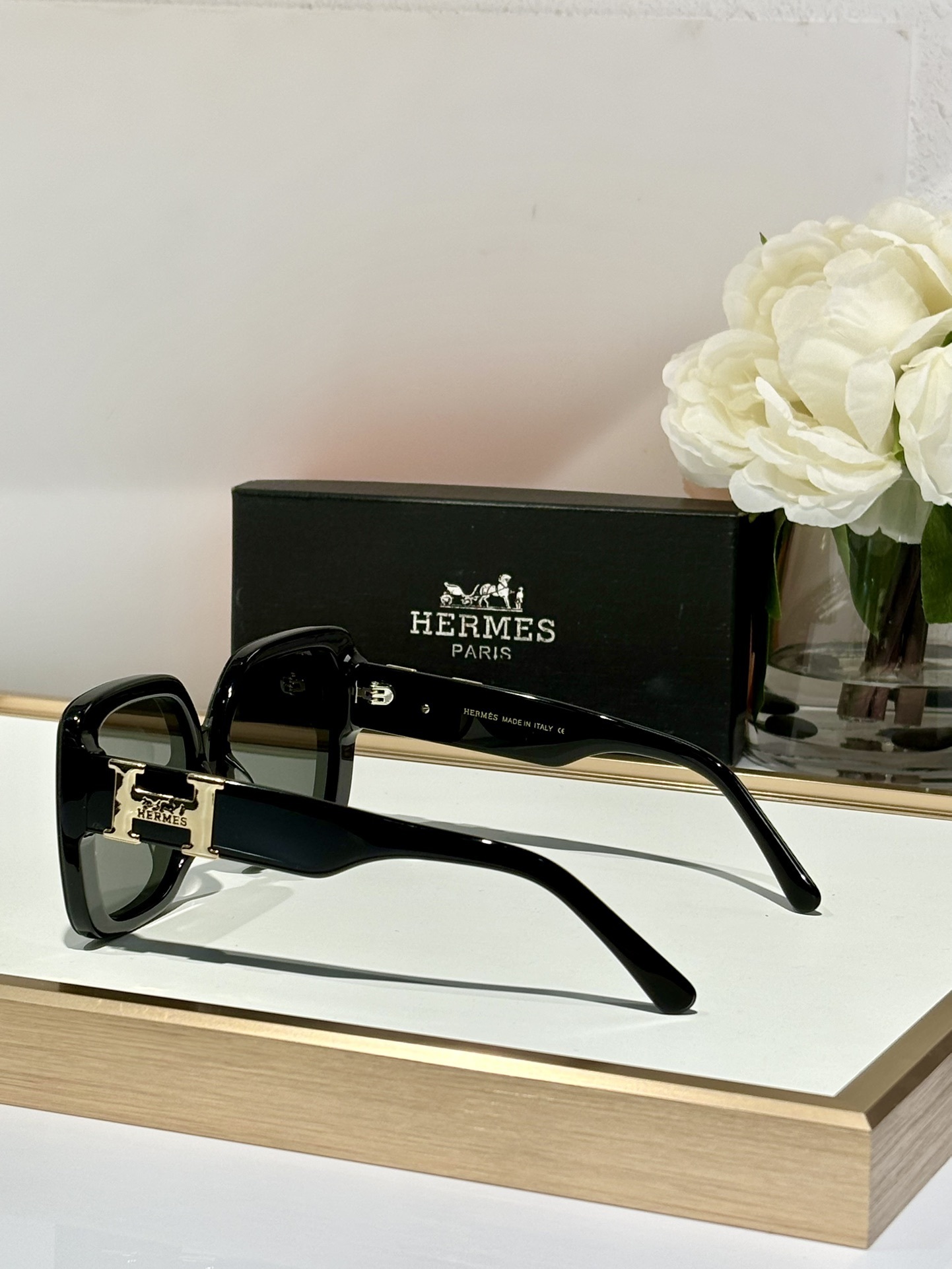 Luxury Oversized Square Sunglasses for Women – Chic Retro Fashion