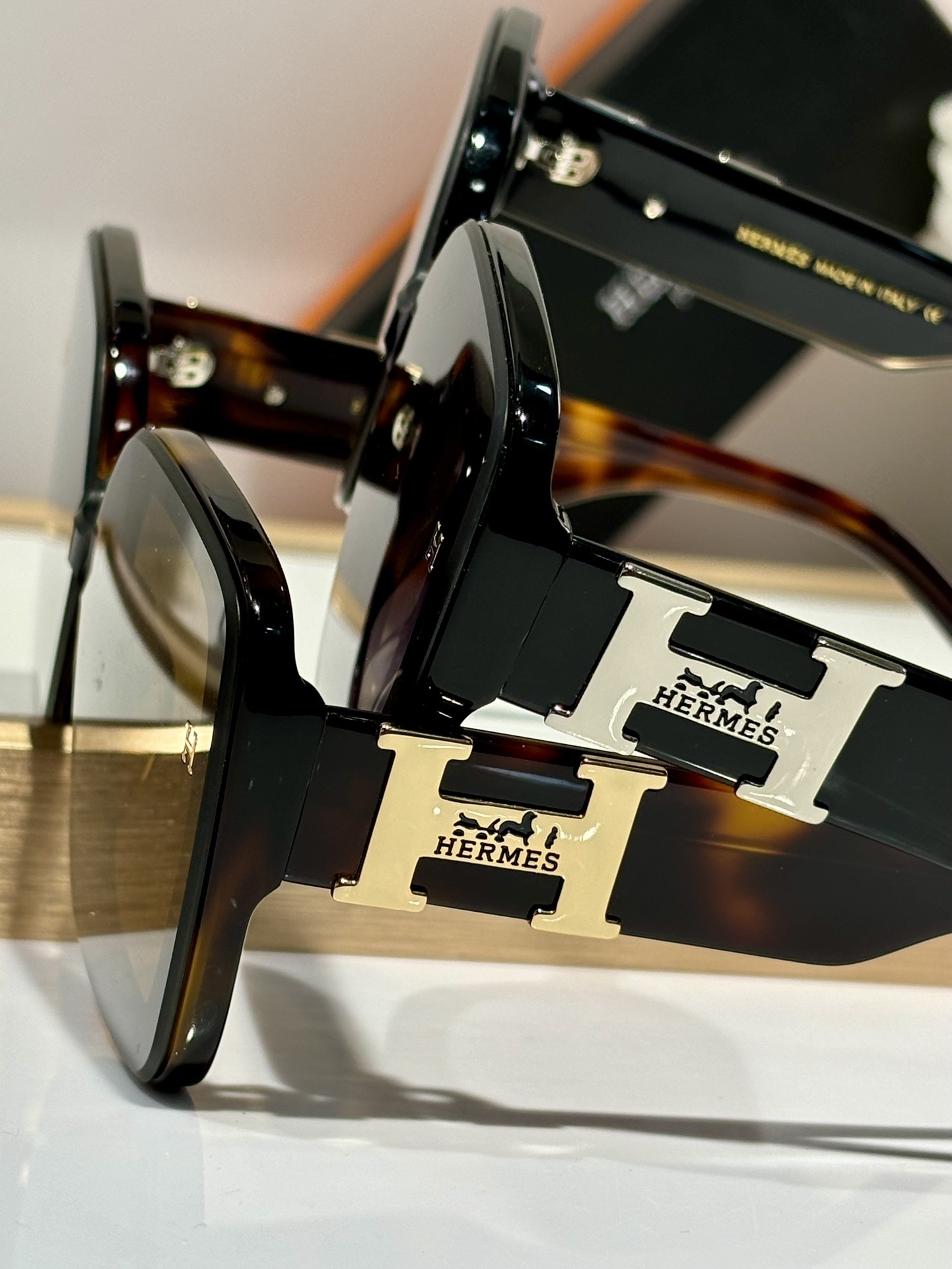 Hermès Luxury Oversized Tortoiseshell Sunglasses with Gold H Logo