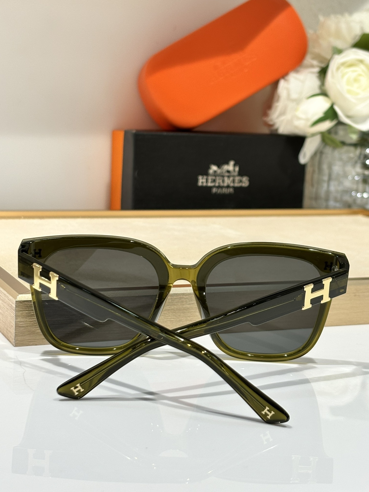 Women’s Luxury Oversized Square Sunglasses – Trendy UV400 Eyewear