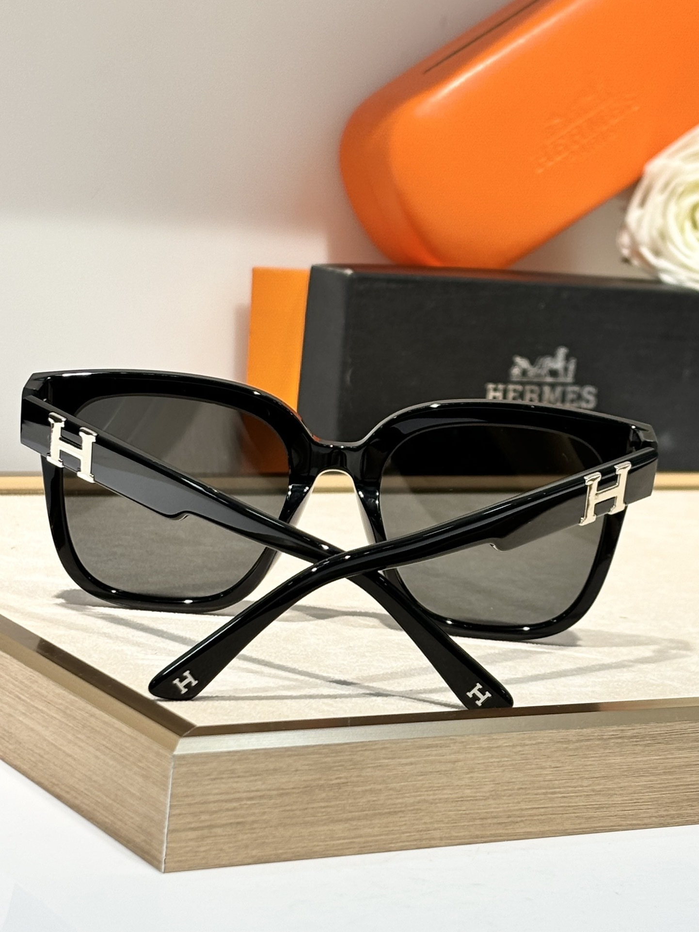 Women’s Luxury Oversized Square Sunglasses with Gold Logo Detail