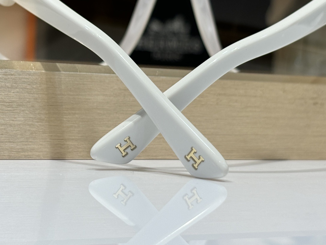 Hermès Luxury White Square Sunglasses with Gold H Logo