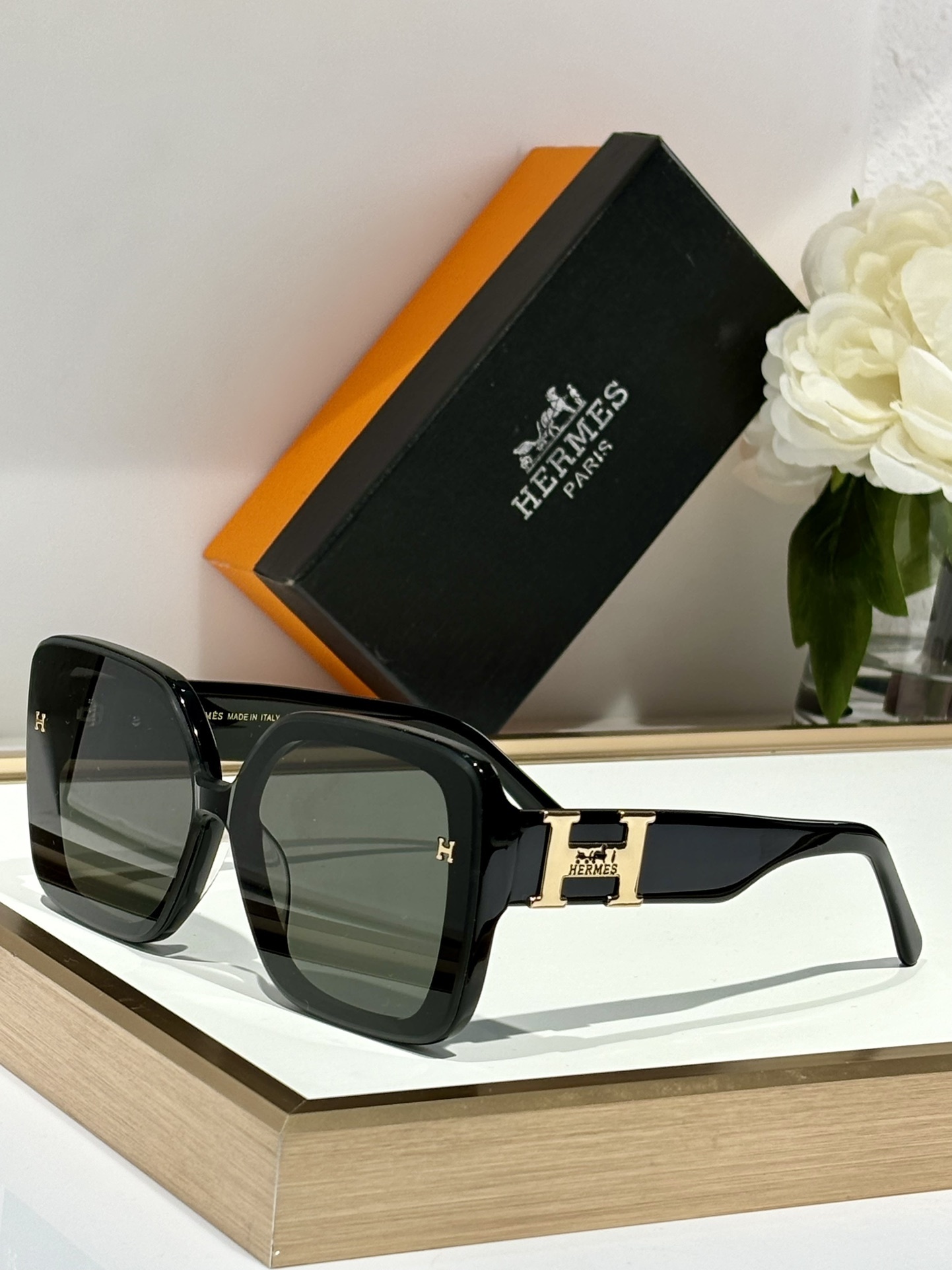 Luxury Oversized Square Sunglasses for Women – Chic Black Shades