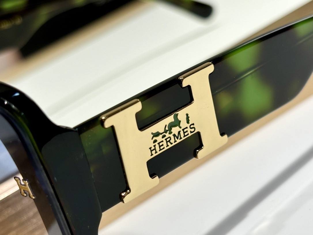 Women’s Luxury Oversized Square Sunglasses with Gradient Lens