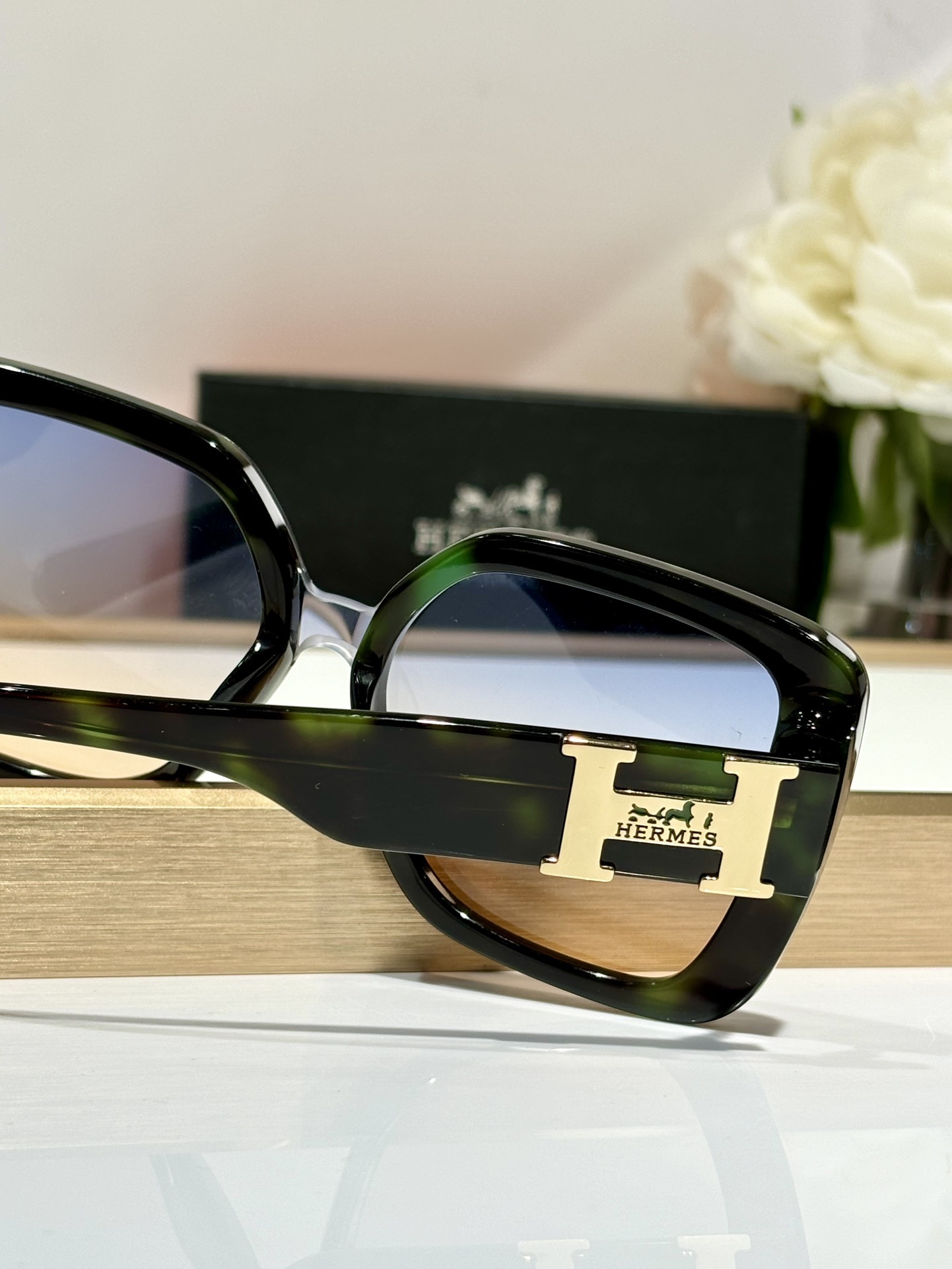 Women’s Luxury Oversized Square Sunglasses with Gradient Lens