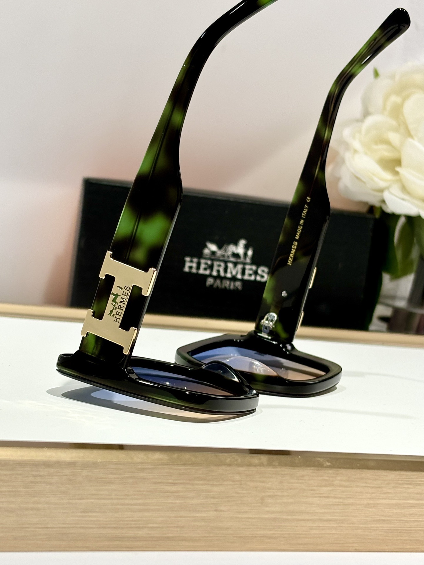 Women’s Luxury Oversized Square Sunglasses with Gradient Lens