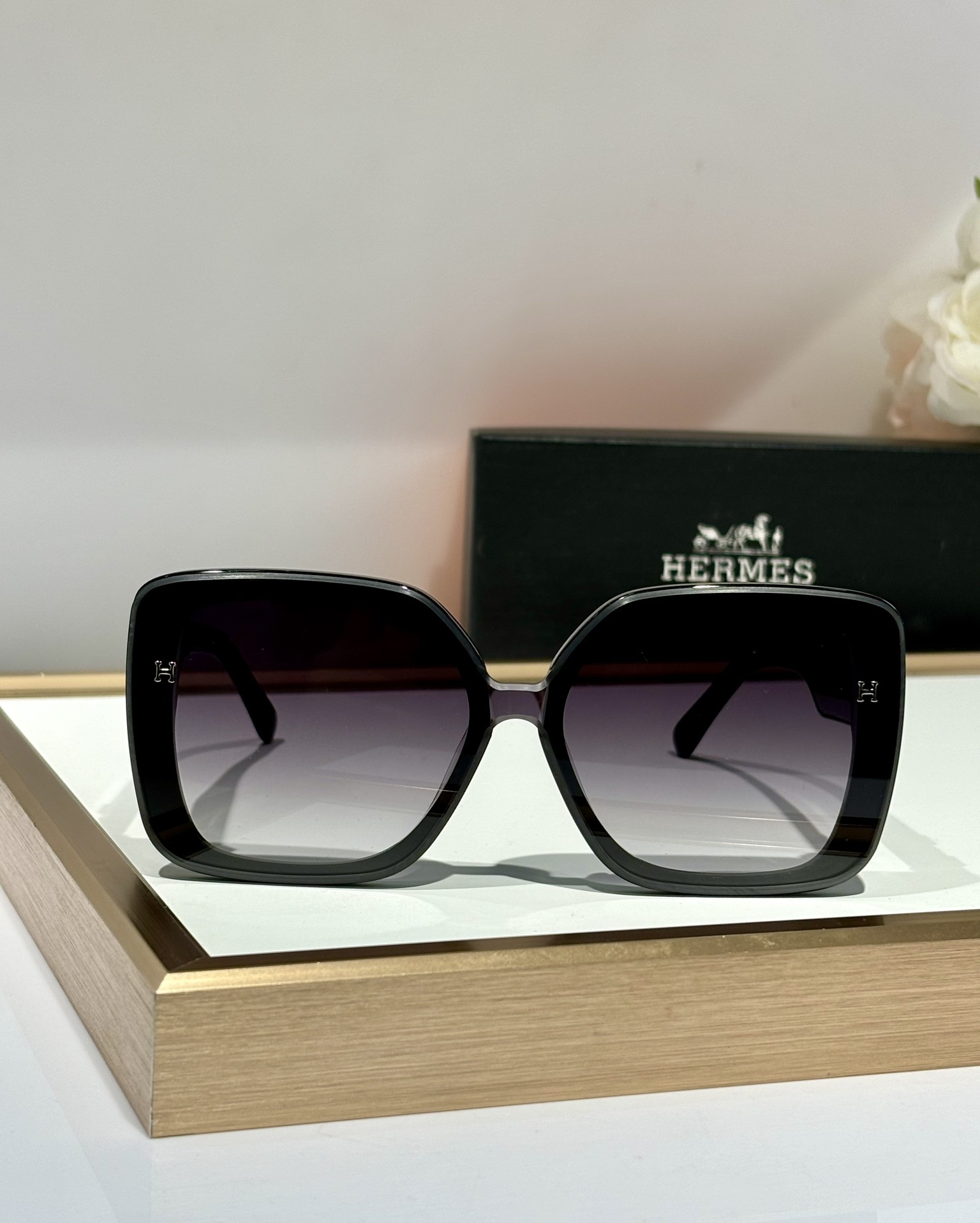 square Hermes Black Oversized Sunglasses – Hermes Black Oversized