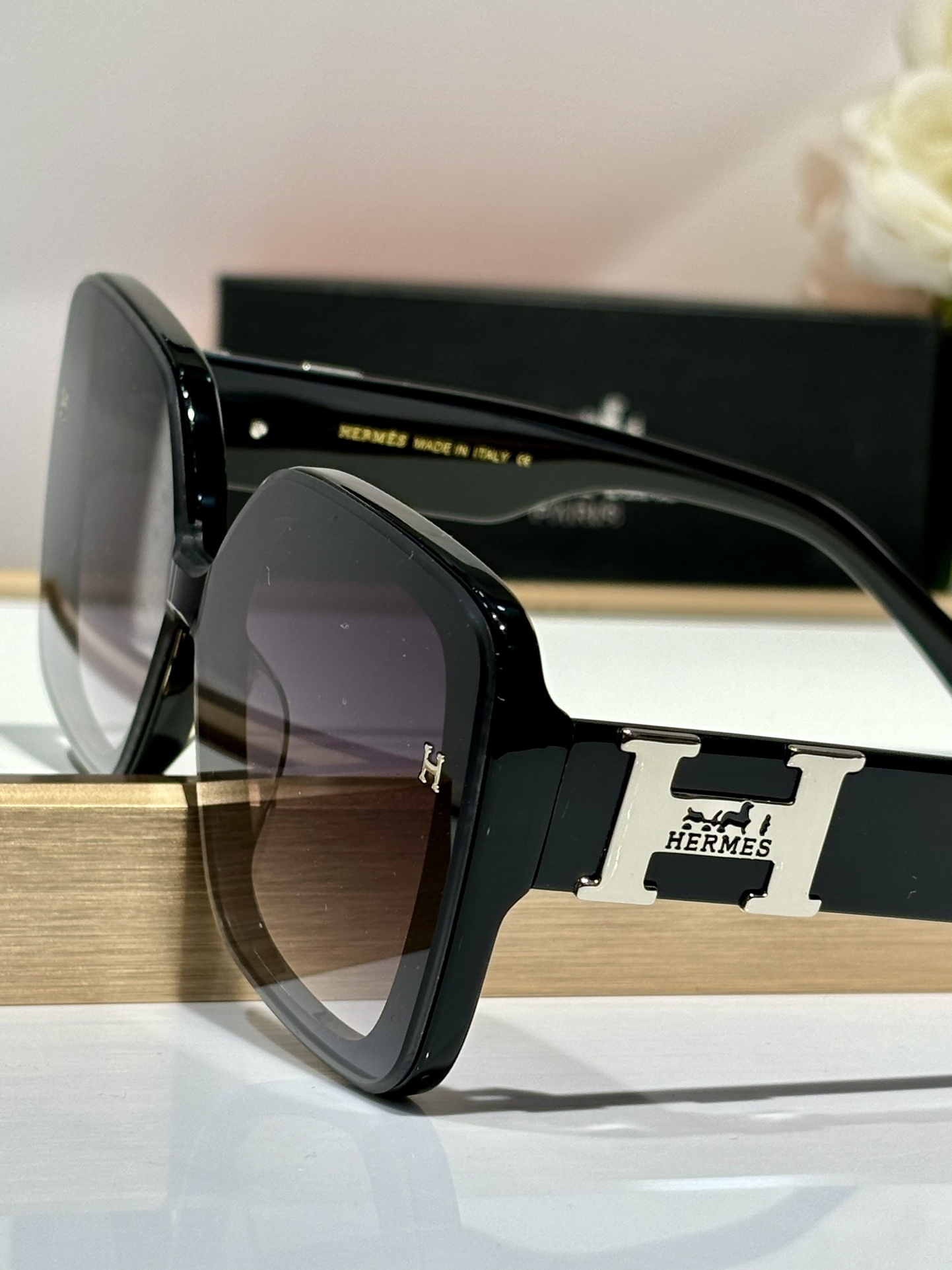Hermes Women’s Oversized Square Sunglasses – Black with Gradient Lens