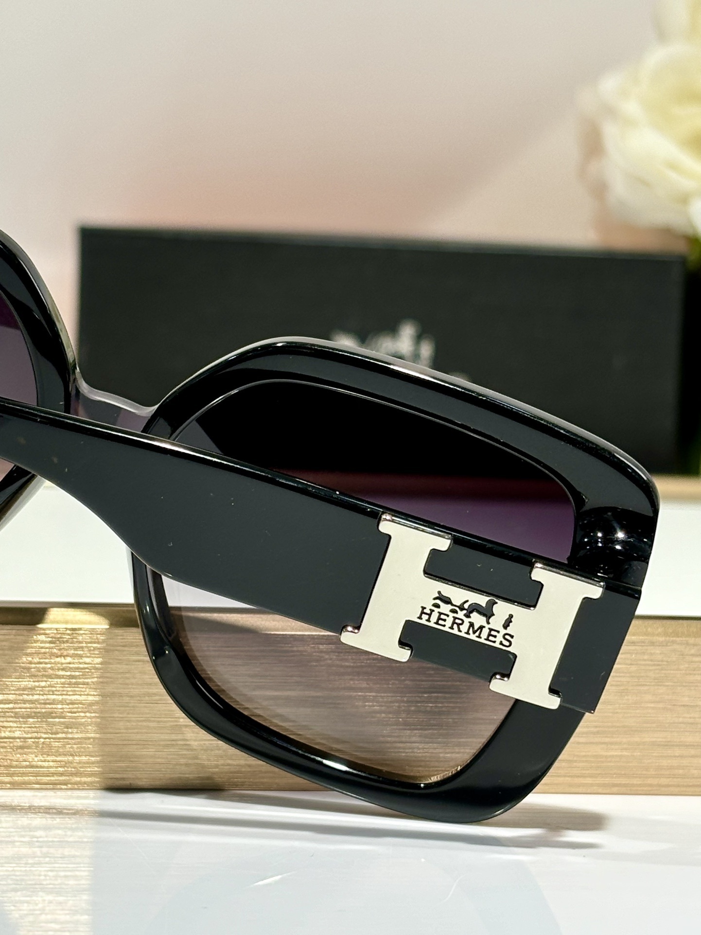 Hermes Women’s Oversized Square Sunglasses – Black with Gradient Lens