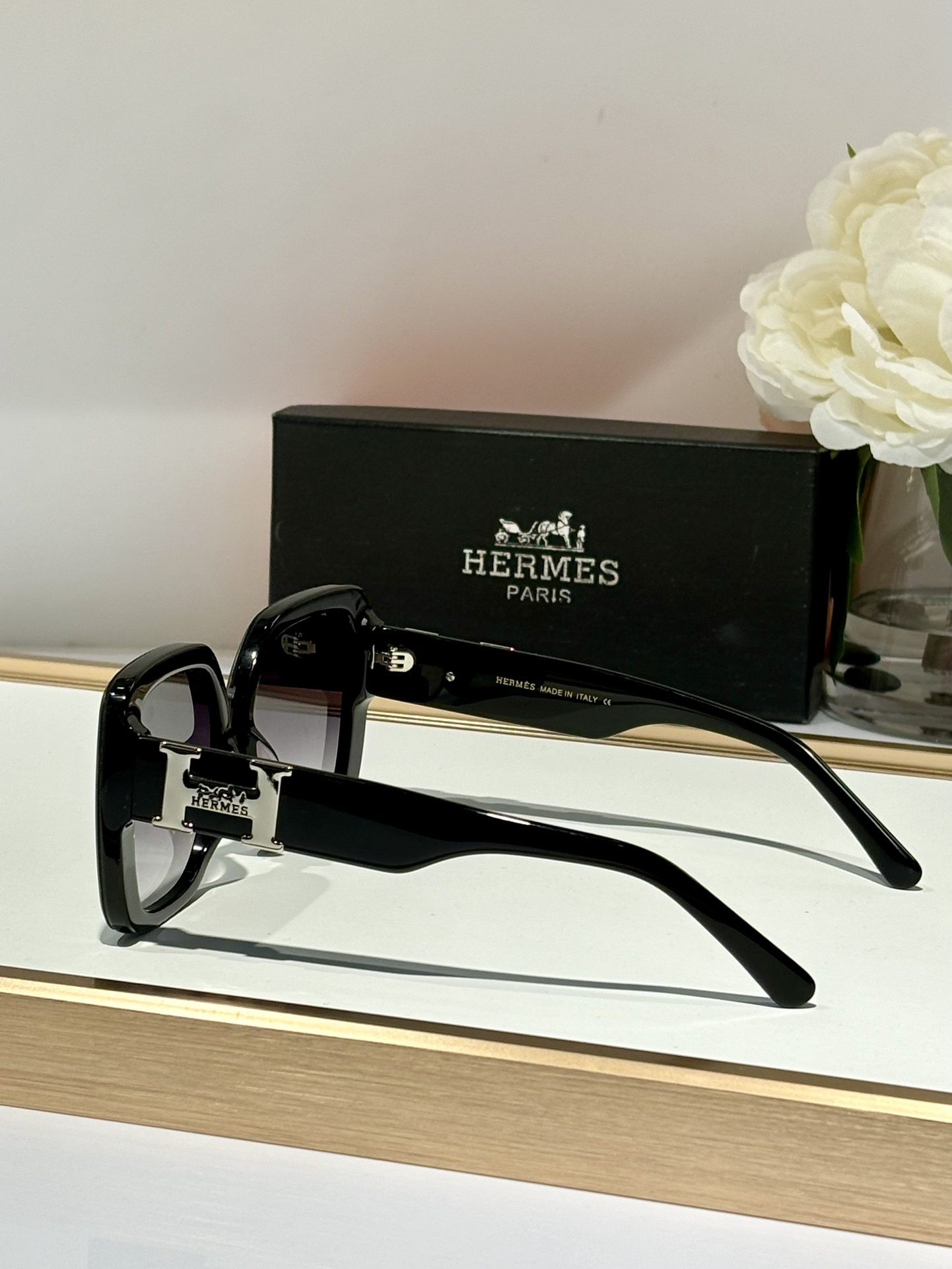 Hermes Women’s Oversized Square Sunglasses – Black with Gradient Lens