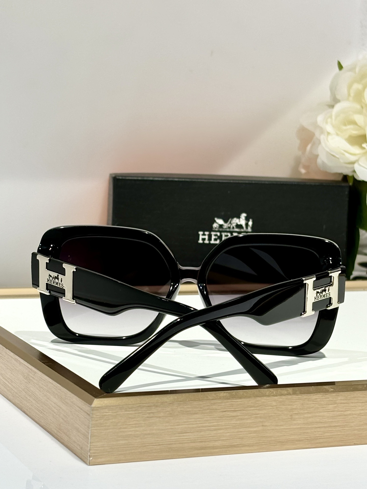 Hermes Women’s Oversized Square Sunglasses – Black with Gradient Lens