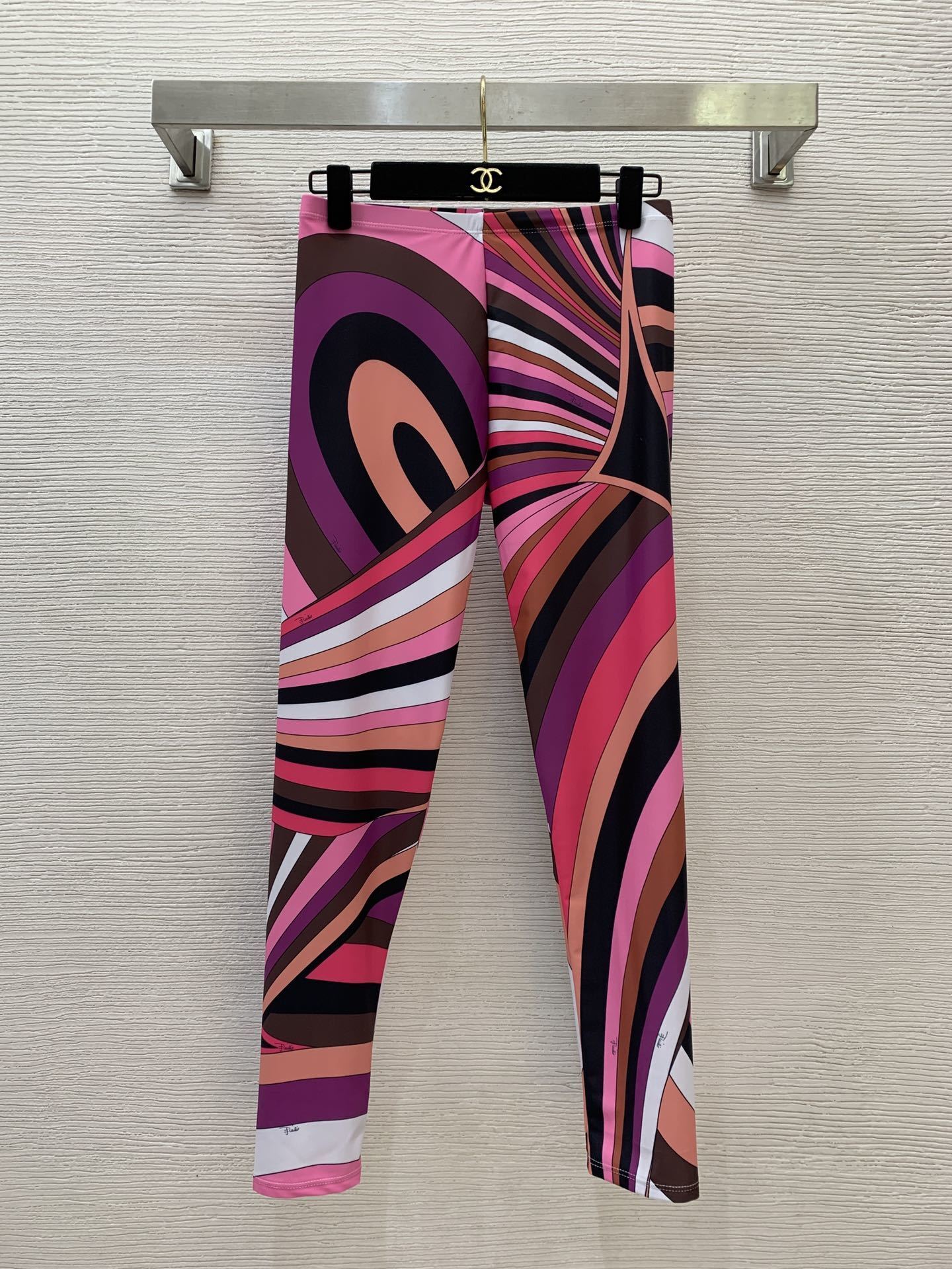 Pucci Geometric Print Activewear Set – Pink Sports Bra & Leggings