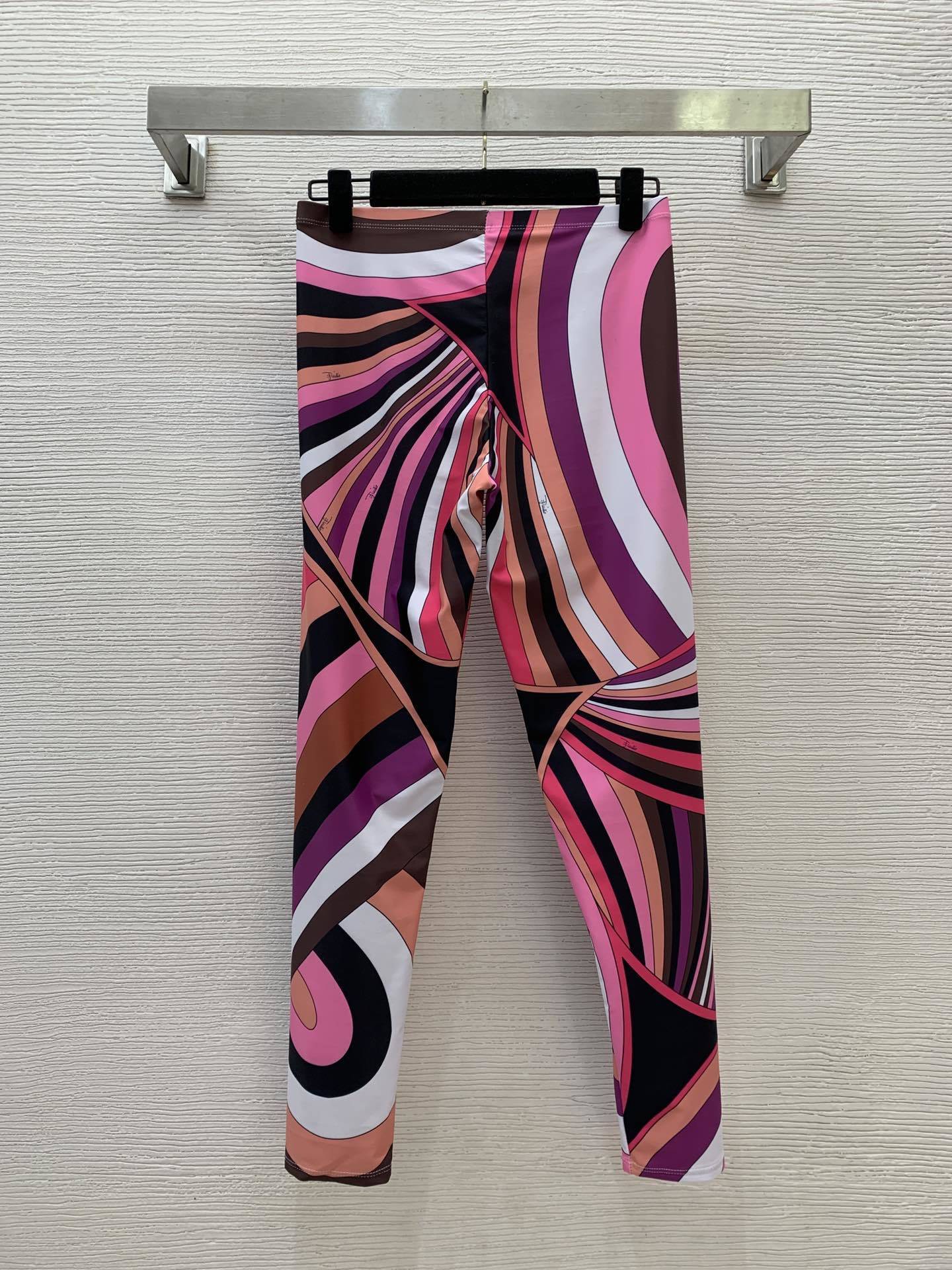 Pucci Geometric Print Activewear Set – Pink Sports Bra & Leggings