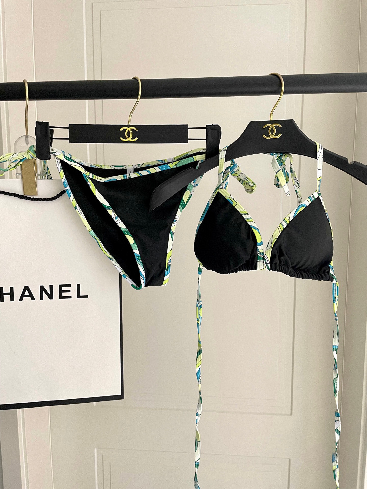 Chic Black Triangle Bikini Set – Green Geometric Trim Swimwear