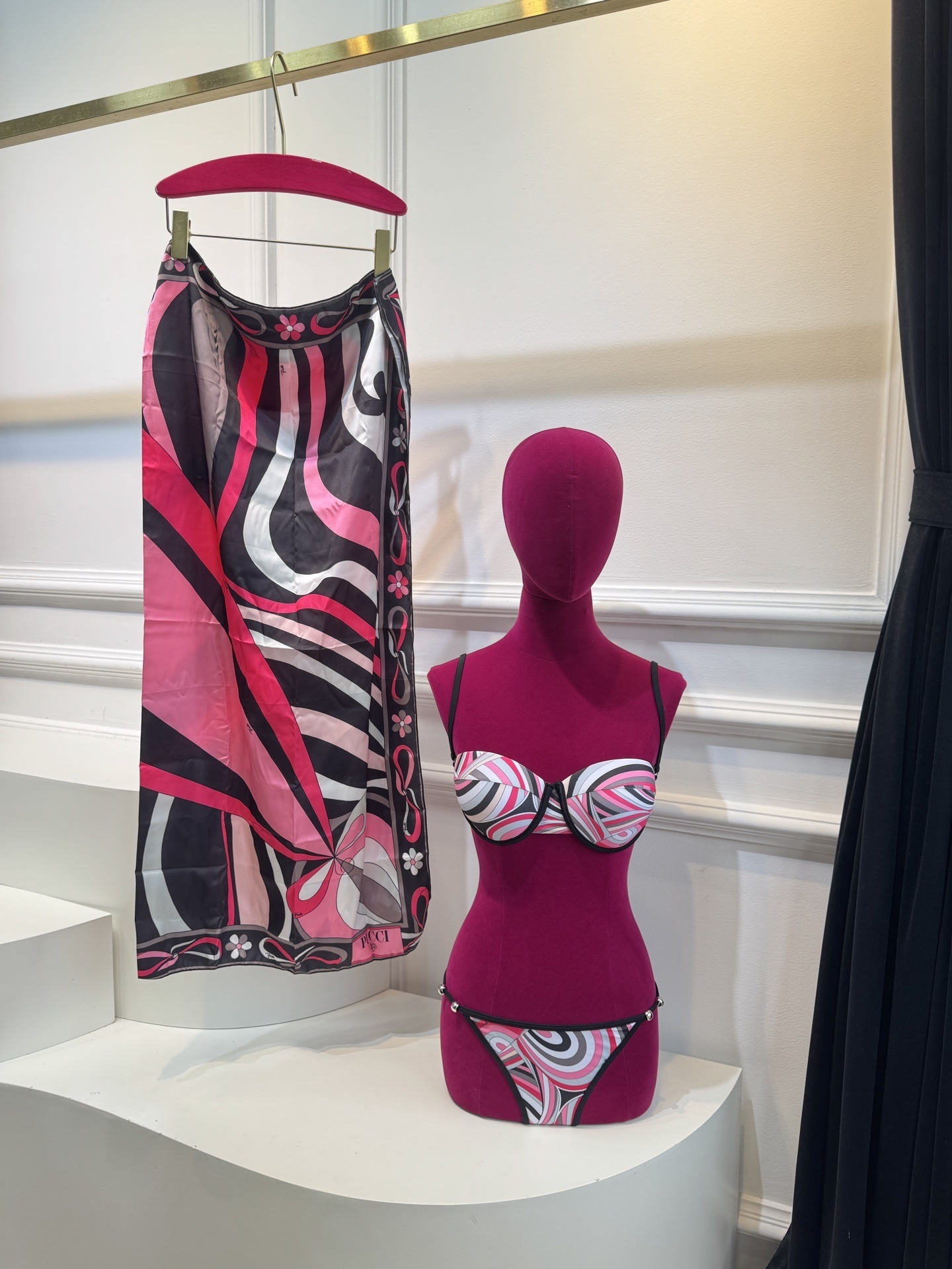 Emilio Pucci Pink Bikini Set – Emilio Pucci Pink Print Bikini & Sarong