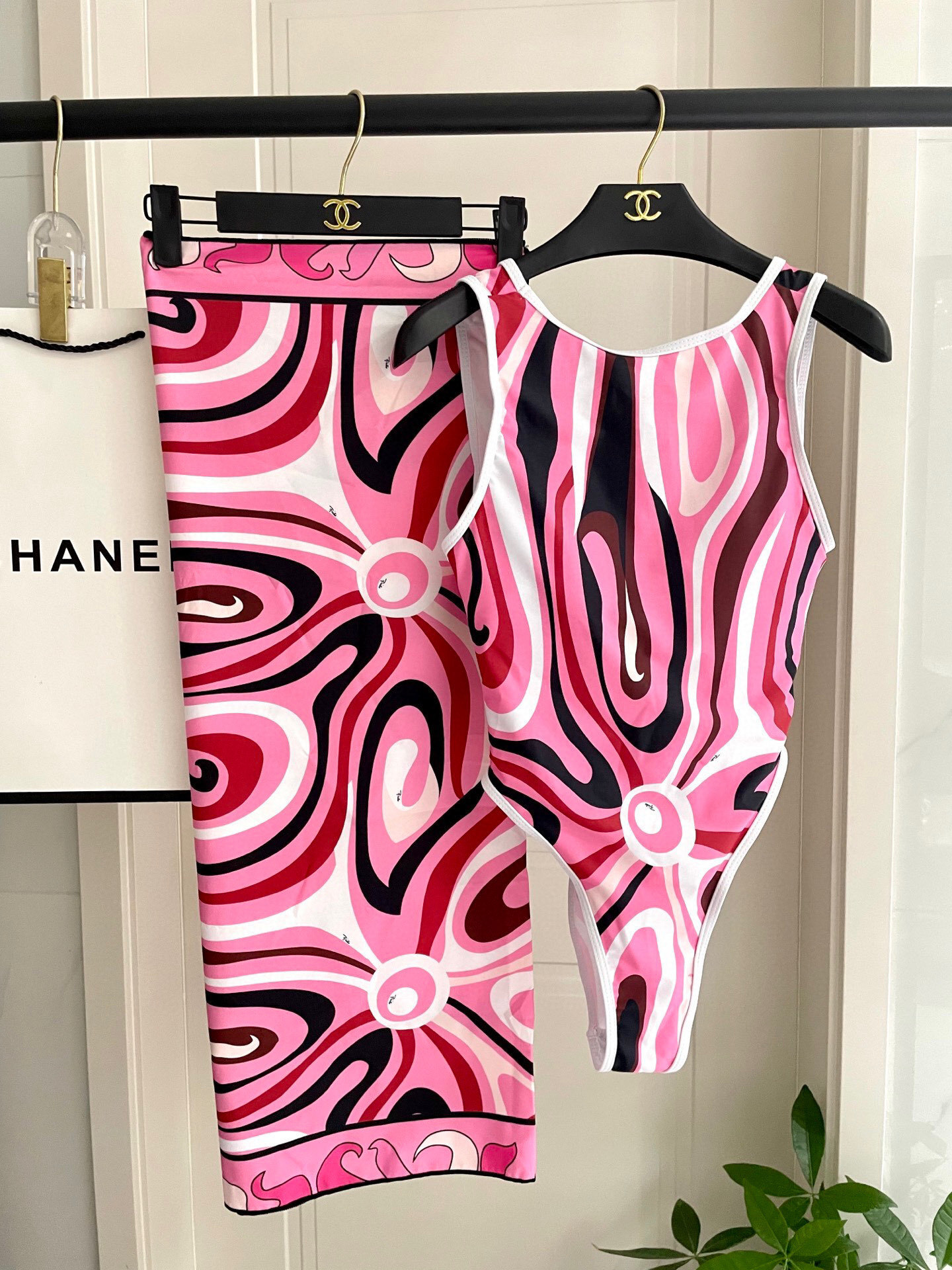 Luxury Abstract Swirl One-Piece Swimsuit – High Cut Beachwear