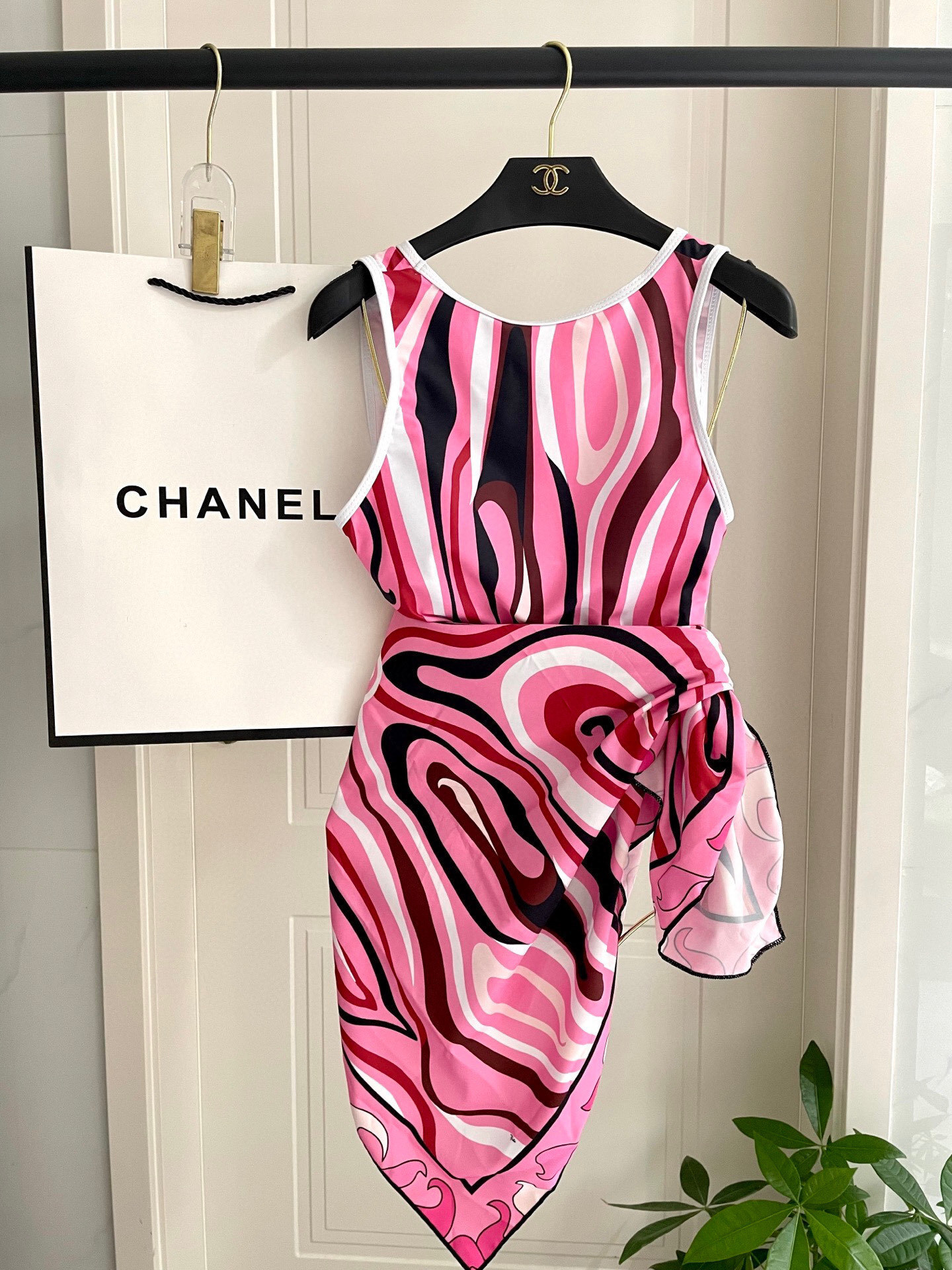 Luxury Abstract Swirl One-Piece Swimsuit – High Cut Beachwear