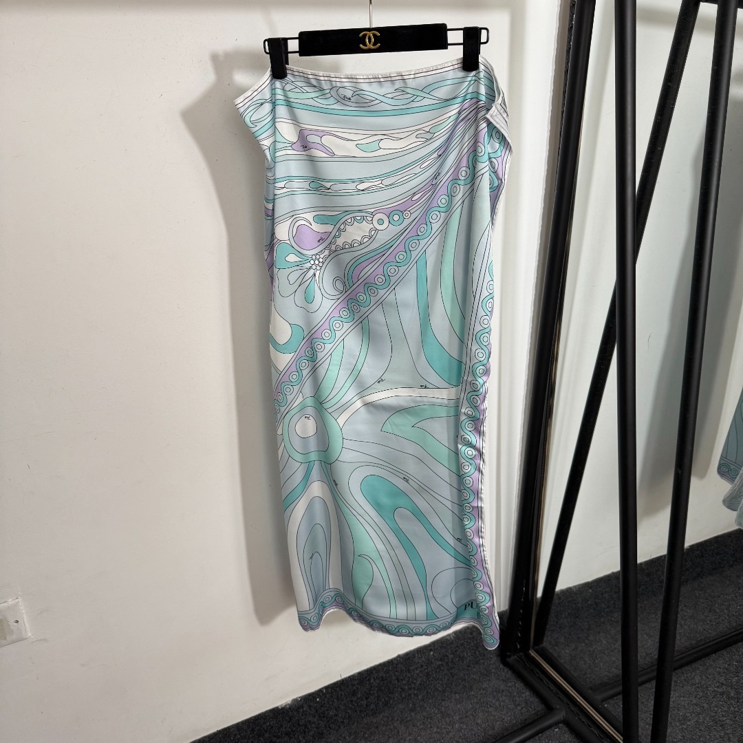 Luxury Abstract Print 2-Piece Set – Halter Top & Midi Skirt