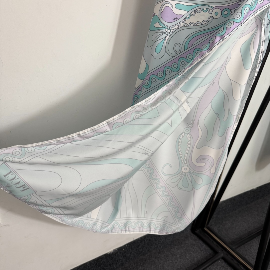 Luxury Abstract Print 2-Piece Set – Halter Top & Midi Skirt